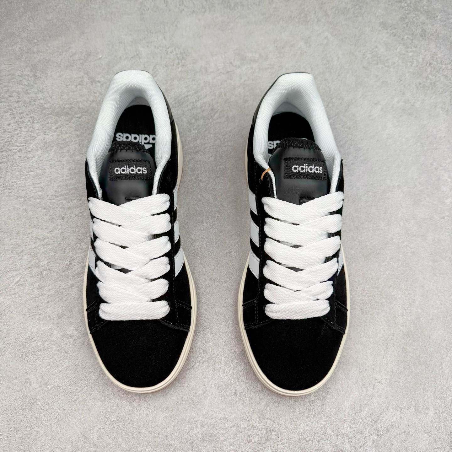 图片[2]-ADGRAND COURT ALPHA 三叶草休闲复古运动板鞋 经典侧面三道杠和鞋舌三道杠的标示彰显其身份 承载青春情怀的板鞋 品牌辨识度清晰 舒适百搭防滑耐磨 尺码：36 36.5 37.5 38 38.5 39 40 40.5 41 42 42.5 43 44 44.5 45-选品中心