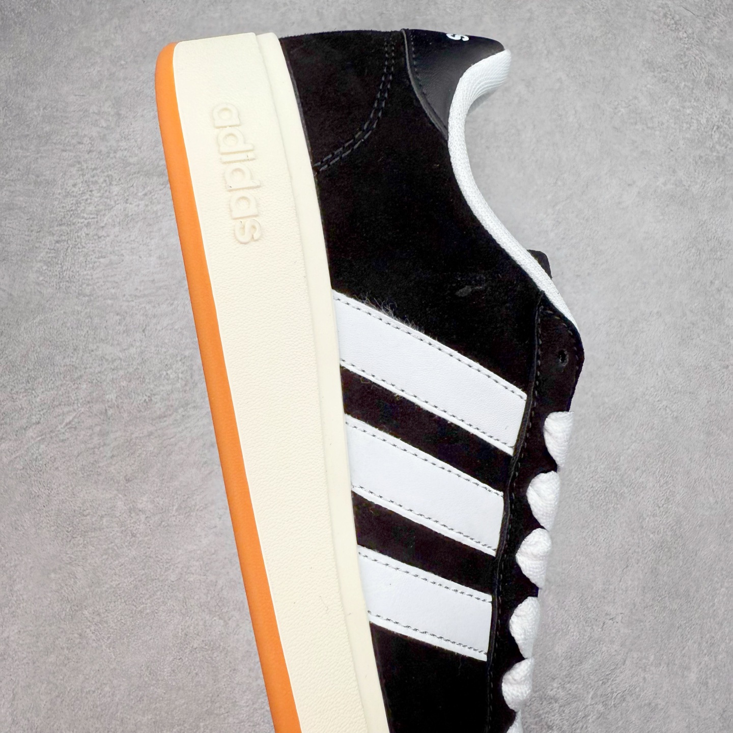 图片[6]-ADGRAND COURT ALPHA 三叶草休闲复古运动板鞋 经典侧面三道杠和鞋舌三道杠的标示彰显其身份 承载青春情怀的板鞋 品牌辨识度清晰 舒适百搭防滑耐磨 尺码：36 36.5 37.5 38 38.5 39 40 40.5 41 42 42.5 43 44 44.5 45-选品中心