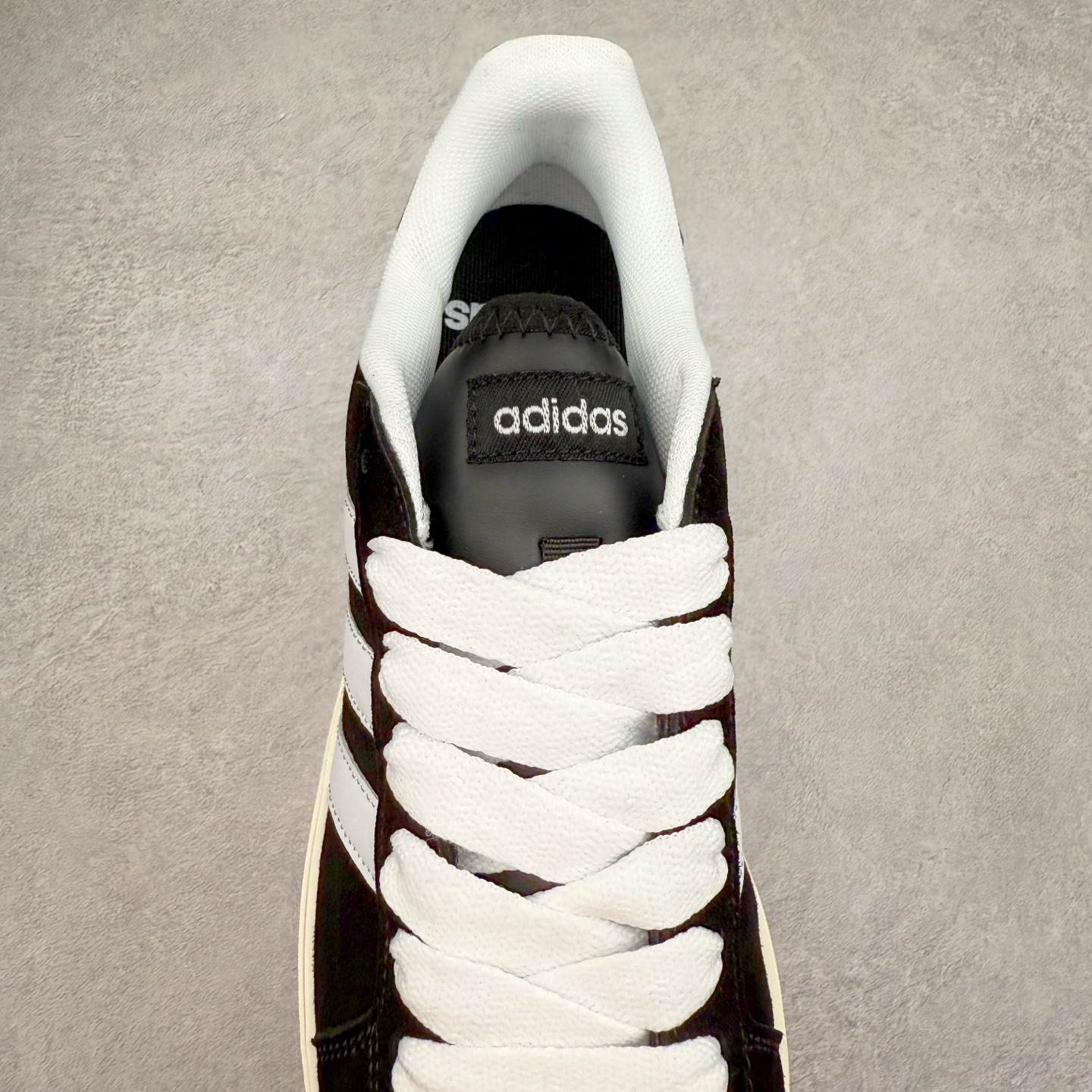 图片[5]-ADGRAND COURT ALPHA 三叶草休闲复古运动板鞋 经典侧面三道杠和鞋舌三道杠的标示彰显其身份 承载青春情怀的板鞋 品牌辨识度清晰 舒适百搭防滑耐磨 尺码：36 36.5 37.5 38 38.5 39 40 40.5 41 42 42.5 43 44 44.5 45-选品中心