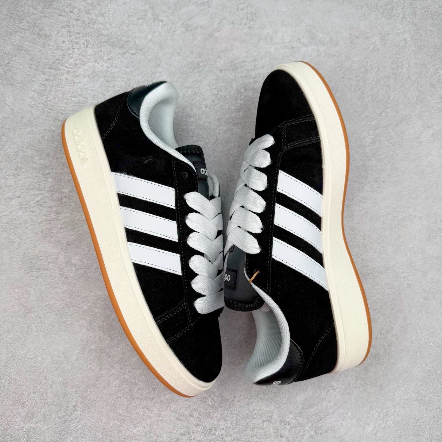 图片[3]-ADGRAND COURT ALPHA 三叶草休闲复古运动板鞋 经典侧面三道杠和鞋舌三道杠的标示彰显其身份 承载青春情怀的板鞋 品牌辨识度清晰 舒适百搭防滑耐磨 尺码：36 36.5 37.5 38 38.5 39 40 40.5 41 42 42.5 43 44 44.5 45-选品中心