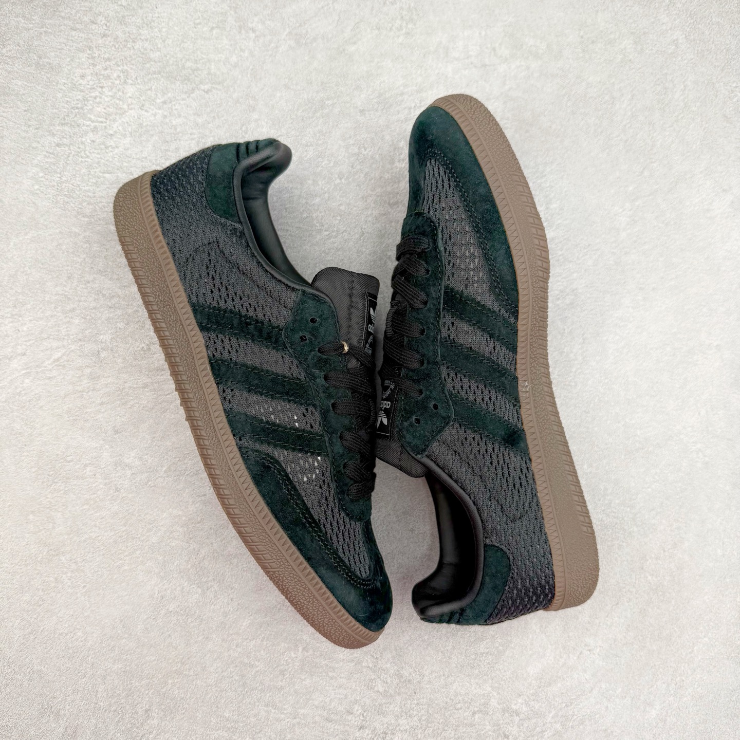 图片[3]-AD Original Samba OG 复古经典轻便板鞋 KK3530 这款桑巴鞋展示了高质量的工艺 带有装饰的超锁缝制和无缝的手感 柔软、柔软的皮革造型和标志性的3条纹完成了精致的外观 正规合身鞋带 鞋面上有绒面鞋垫 橡胶鞋底 享受正畸套筒软感 自50年代首次亮相以来就一直在赢得粉丝的青睐 尺码：36 36.5 37.5 38 38.5 39 40 40.5 41 42 42.5 43 44 44.5 45-选品中心