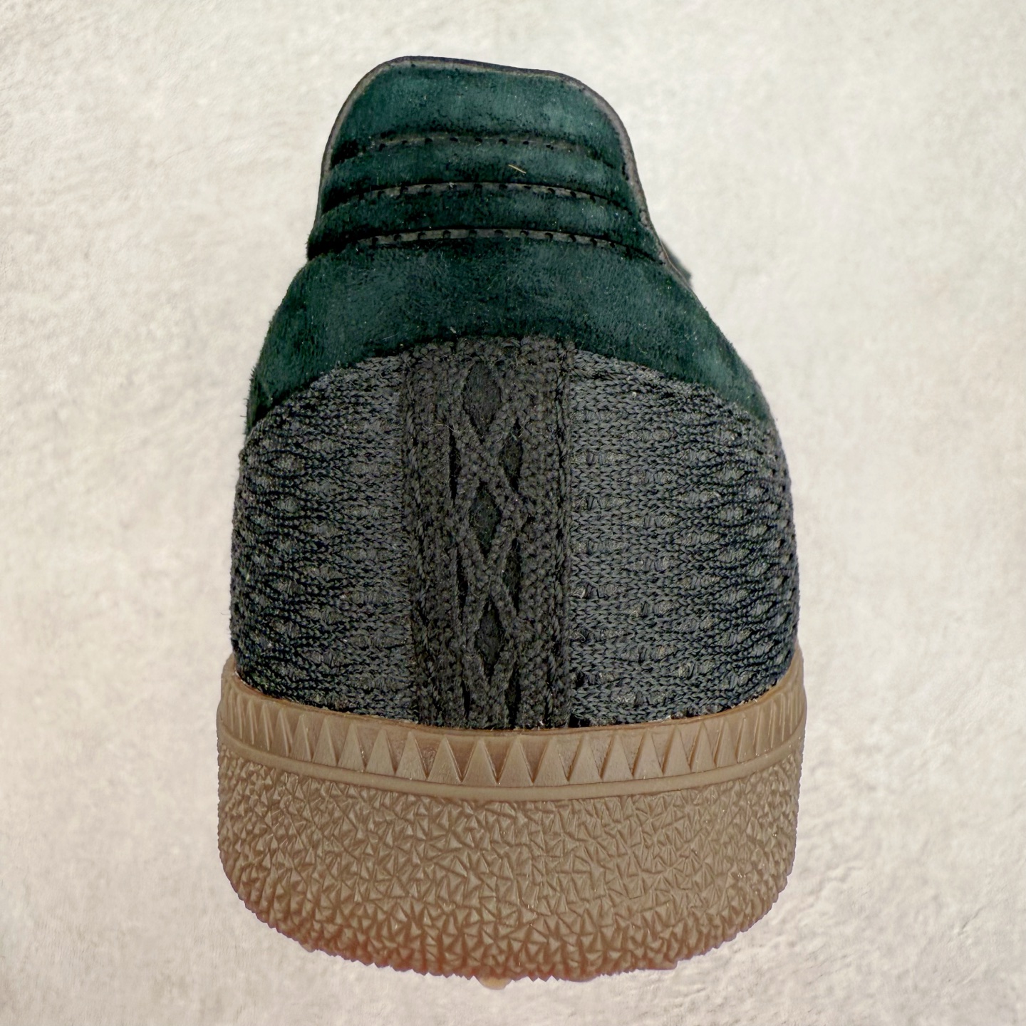 图片[8]-AD Original Samba OG 复古经典轻便板鞋 KK3530 这款桑巴鞋展示了高质量的工艺 带有装饰的超锁缝制和无缝的手感 柔软、柔软的皮革造型和标志性的3条纹完成了精致的外观 正规合身鞋带 鞋面上有绒面鞋垫 橡胶鞋底 享受正畸套筒软感 自50年代首次亮相以来就一直在赢得粉丝的青睐 尺码：36 36.5 37.5 38 38.5 39 40 40.5 41 42 42.5 43 44 44.5 45-选品中心