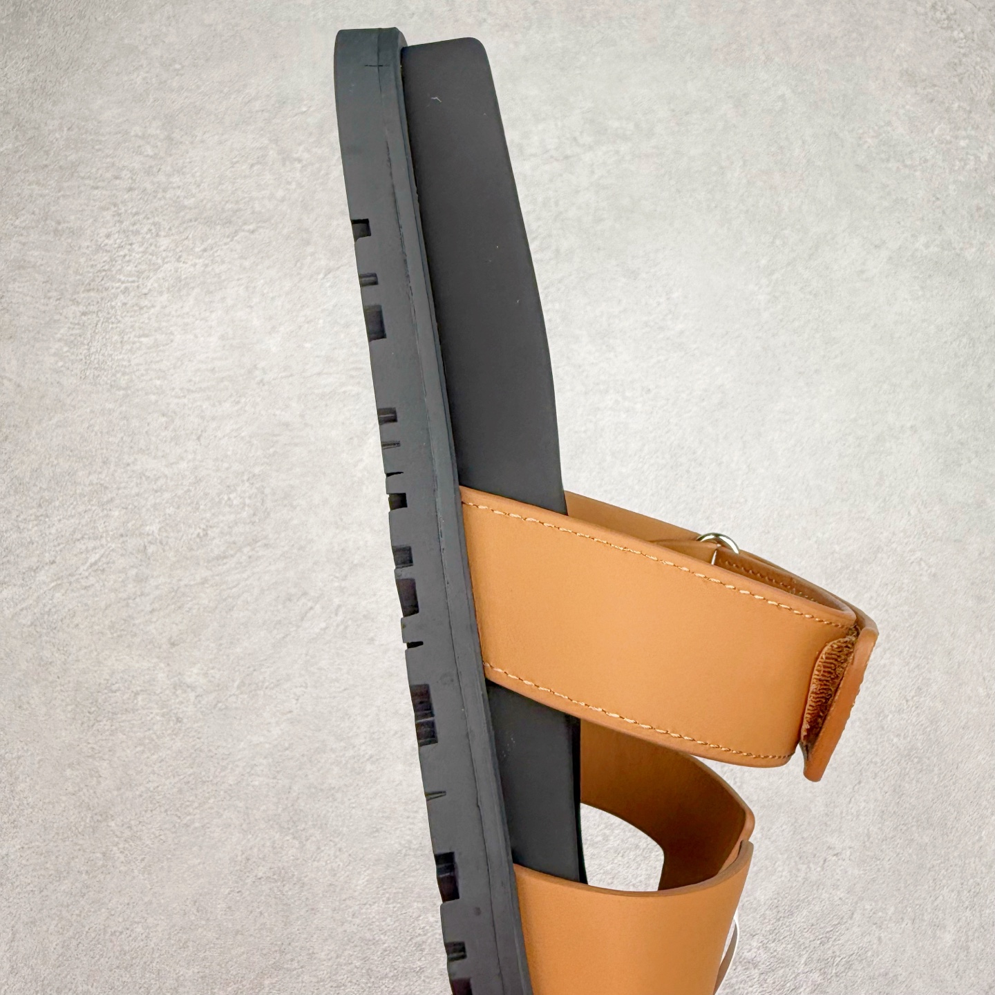 图片[6]-＃零售版 HERMES 爱马仕 Chypre 平底一字拖鞋 经典系列2025 最新经典款拖鞋 经典皮面/呢绒/牛津面 今年绝比小爆款系列 高端零售可主推款。原版一比一开发 专柜正品以发售 平台开始预售已上架，Zp 7000-10000+ 总计20个配色 首批3个配色已出货 大家放心选购 品质超赞👍 全鞋全真牛皮 私模独立开发原大底 市场独家 压花工艺 几乎接近一致 全套专柜一致包装。尺码：35 36 37 38 39 40 41 42 43 44 45 46-选品中心