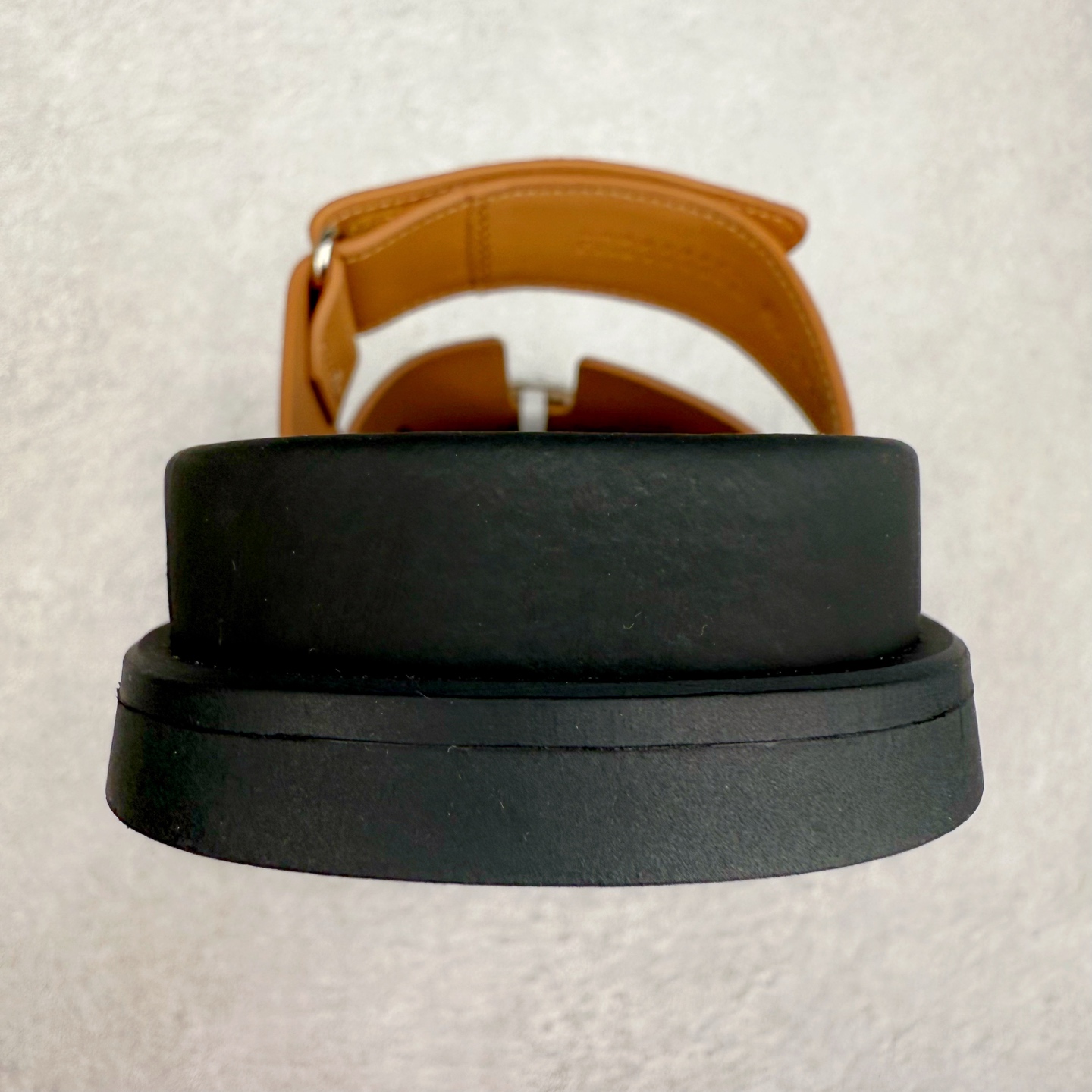 图片[8]-＃零售版 HERMES 爱马仕 Chypre 平底一字拖鞋 经典系列2025 最新经典款拖鞋 经典皮面/呢绒/牛津面 今年绝比小爆款系列 高端零售可主推款。原版一比一开发 专柜正品以发售 平台开始预售已上架，Zp 7000-10000+ 总计20个配色 首批3个配色已出货 大家放心选购 品质超赞👍 全鞋全真牛皮 私模独立开发原大底 市场独家 压花工艺 几乎接近一致 全套专柜一致包装。尺码：35 36 37 38 39 40 41 42 43 44 45 46-选品中心