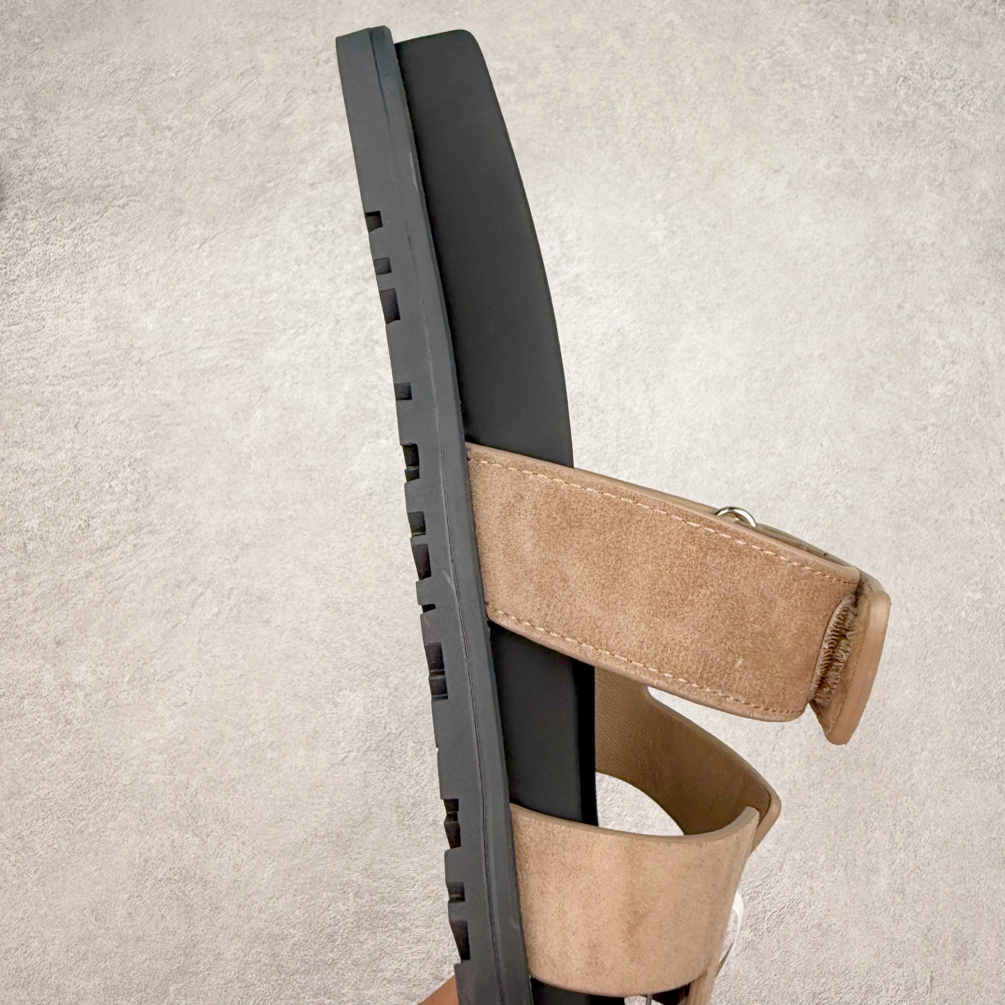 图片[6]-＃零售版 HERMES 爱马仕 Chypre 平底一字拖鞋 经典系列2025 最新经典款拖鞋 经典皮面/呢绒/牛津面 今年绝比小爆款系列 高端零售可主推款。原版一比一开发 专柜正品以发售 平台开始预售已上架，Zp 7000-10000+ 总计20个配色 首批3个配色已出货 大家放心选购 品质超赞👍 全鞋全真牛皮 私模独立开发原大底 市场独家 压花工艺 几乎接近一致 全套专柜一致包装。尺码：35 36 37 38 39 40 41 42 43 44 45 46-选品中心