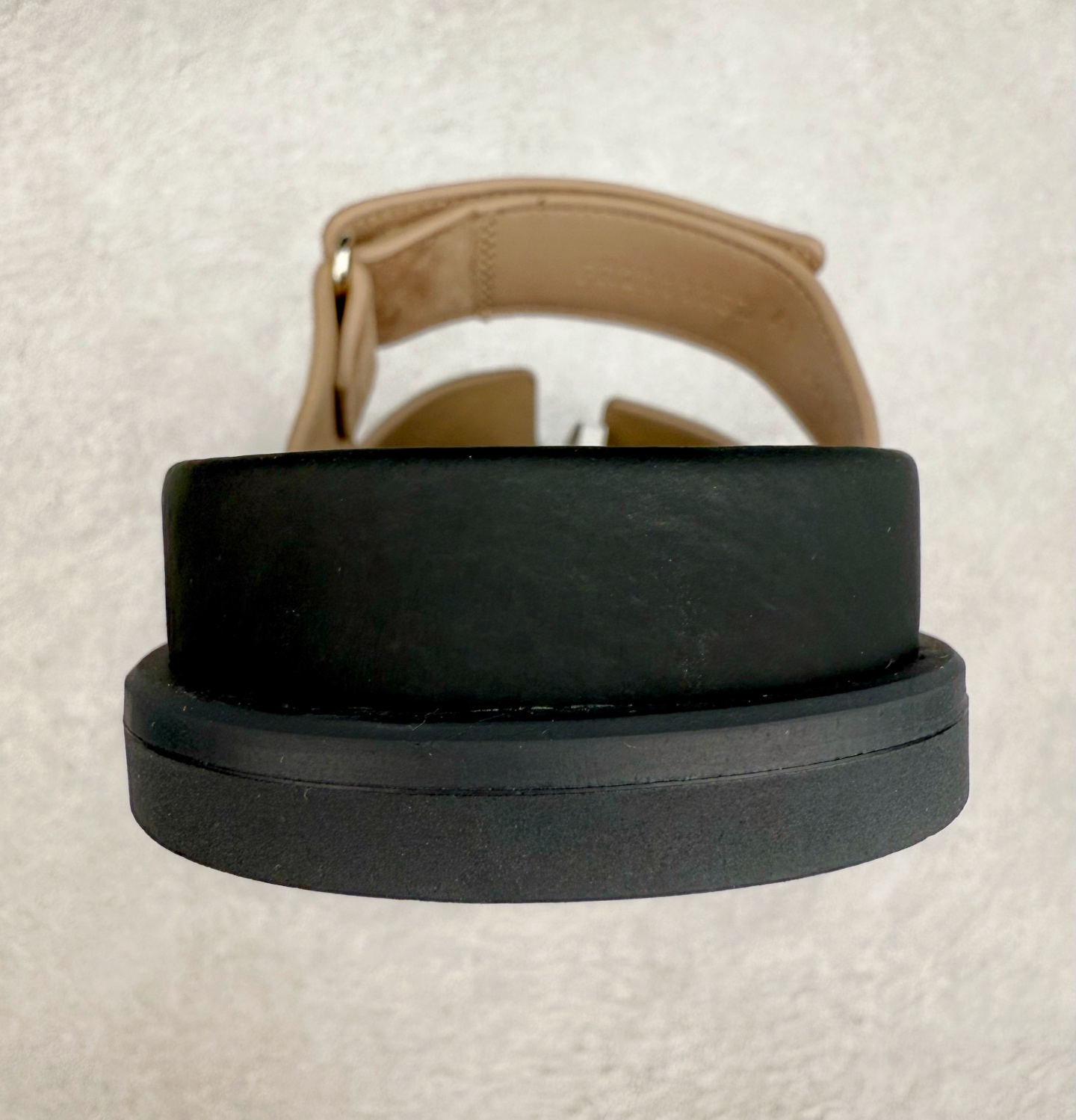 图片[8]-＃零售版 HERMES 爱马仕 Chypre 平底一字拖鞋 经典系列2025 最新经典款拖鞋 经典皮面/呢绒/牛津面 今年绝比小爆款系列 高端零售可主推款。原版一比一开发 专柜正品以发售 平台开始预售已上架，Zp 7000-10000+ 总计20个配色 首批3个配色已出货 大家放心选购 品质超赞👍 全鞋全真牛皮 私模独立开发原大底 市场独家 压花工艺 几乎接近一致 全套专柜一致包装。尺码：35 36 37 38 39 40 41 42 43 44 45 46-选品中心