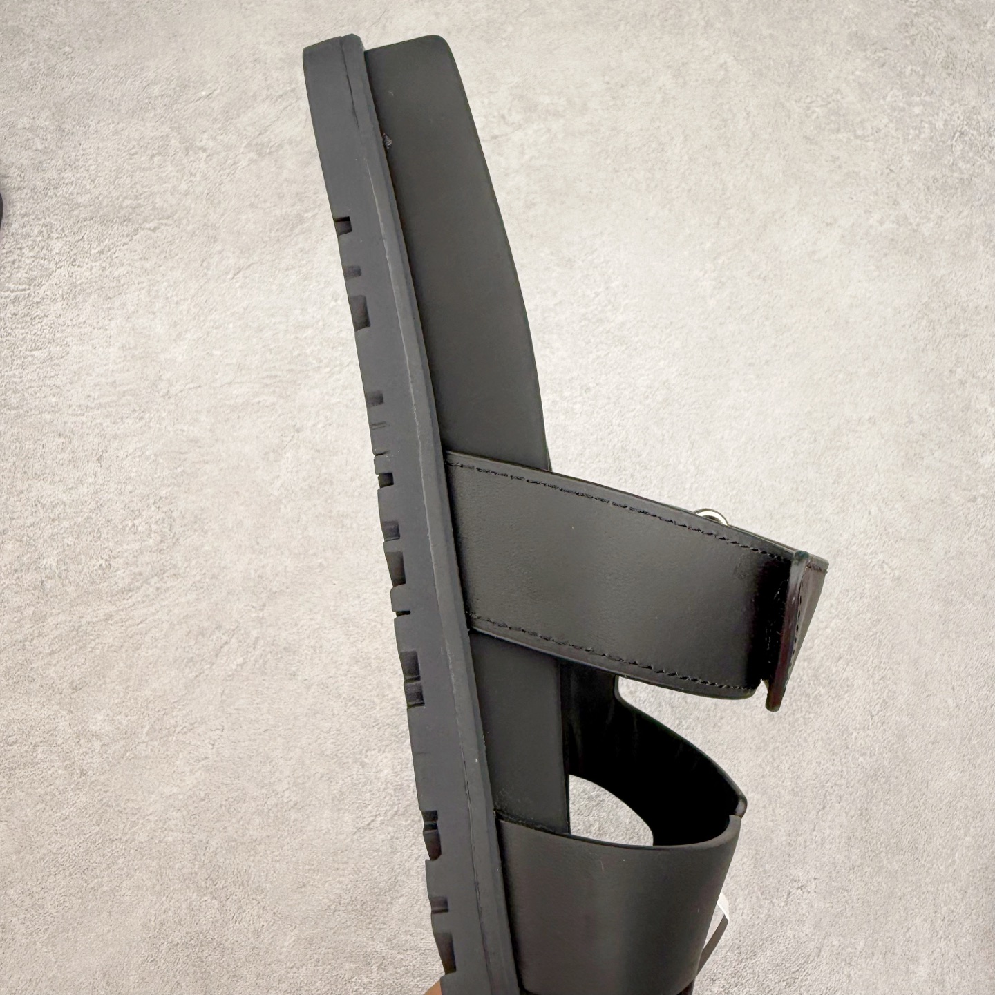 图片[6]-＃零售版 HERMES 爱马仕 Chypre 平底一字拖鞋 经典系列2025 最新经典款拖鞋 经典皮面/呢绒/牛津面 今年绝比小爆款系列 高端零售可主推款。原版一比一开发 专柜正品以发售 平台开始预售已上架，Zp 7000-10000+ 总计20个配色 首批3个配色已出货 大家放心选购 品质超赞👍 全鞋全真牛皮 私模独立开发原大底 市场独家 压花工艺 几乎接近一致 全套专柜一致包装。尺码：35 36 37 38 39 40 41 42 43 44 45 46-选品中心