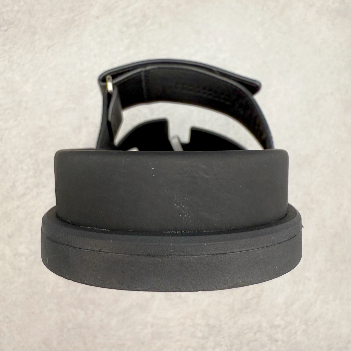 图片[8]-＃零售版 HERMES 爱马仕 Chypre 平底一字拖鞋 经典系列2025 最新经典款拖鞋 经典皮面/呢绒/牛津面 今年绝比小爆款系列 高端零售可主推款。原版一比一开发 专柜正品以发售 平台开始预售已上架，Zp 7000-10000+ 总计20个配色 首批3个配色已出货 大家放心选购 品质超赞👍 全鞋全真牛皮 私模独立开发原大底 市场独家 压花工艺 几乎接近一致 全套专柜一致包装。尺码：35 36 37 38 39 40 41 42 43 44 45 46-选品中心