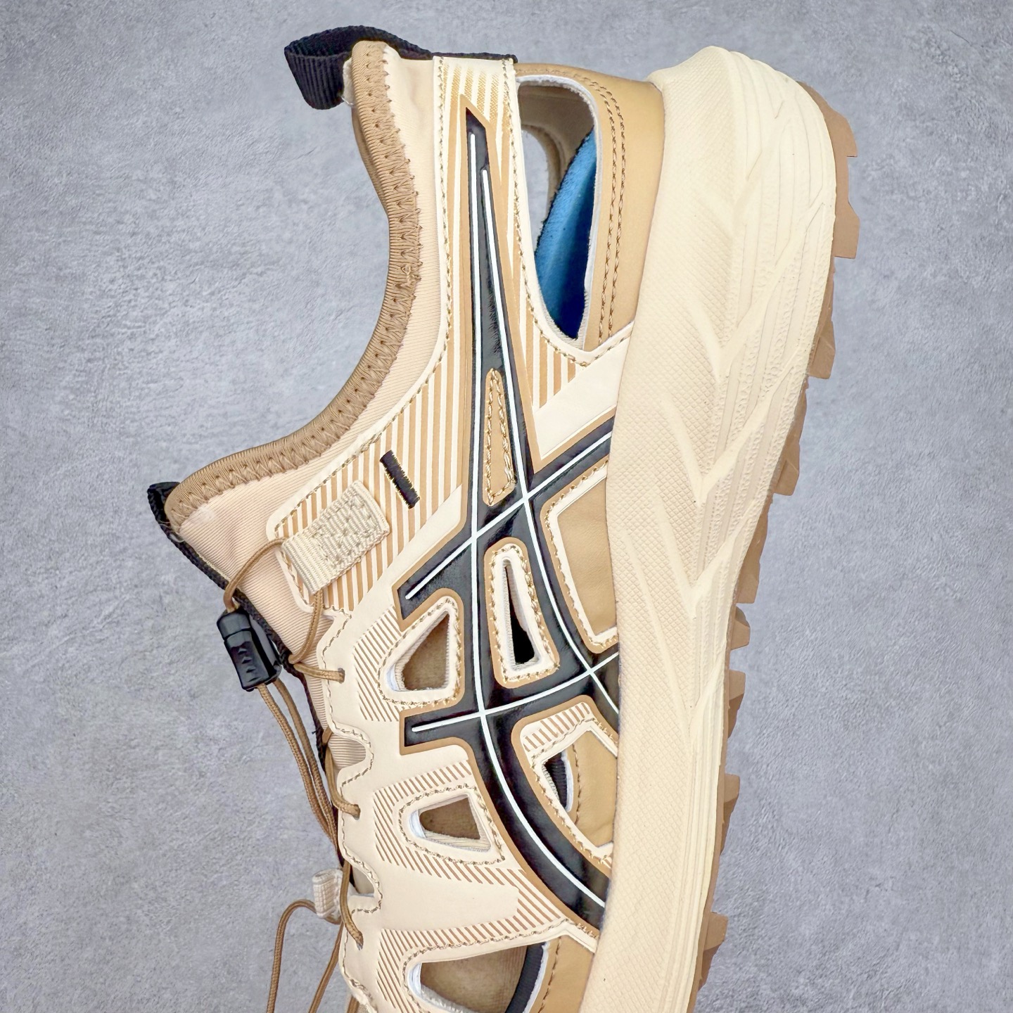 图片[7]-Asics Gel-Sonoma SE 亚瑟士溯溪鞋涉水鞋洞洞鞋 舒适日常休闲百搭防滑低帮户外徒步舒适随行跑步鞋 无界 路更远 今夏必备 颠覆认知 包裹性超强 脚感非常之舒适 侧面镂空设计 透气性极佳 让微风灌入足底 为沸腾夏日注入清爽能量防滑效果也不错 颜值与性能兼备 各平台实体疯狂种草首选 尺码：36 37.5 38 39 40 40.5 41.5 42 42.5 43.5 44 45 46-选品中心