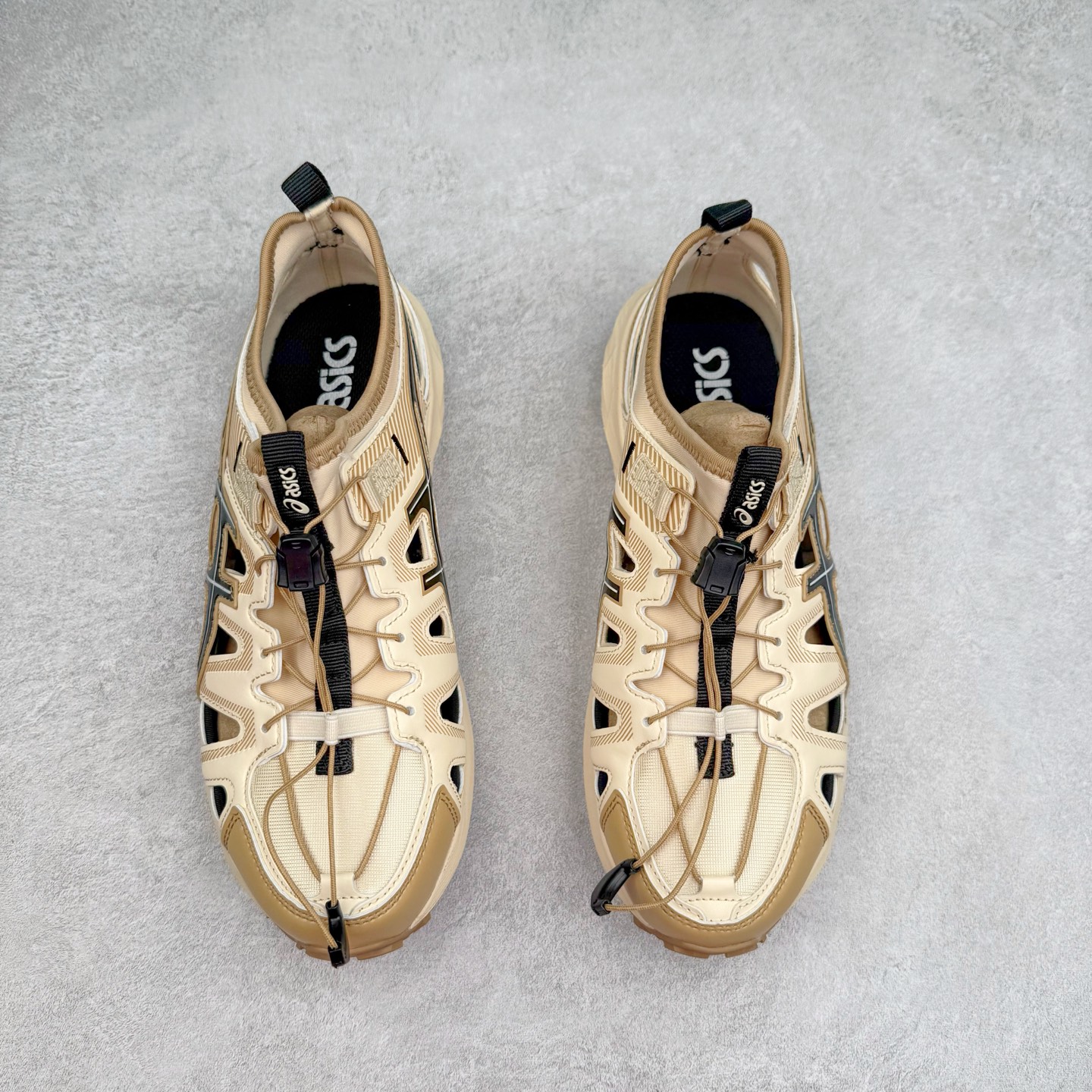 图片[2]-Asics Gel-Sonoma SE 亚瑟士溯溪鞋涉水鞋洞洞鞋 舒适日常休闲百搭防滑低帮户外徒步舒适随行跑步鞋 无界 路更远 今夏必备 颠覆认知 包裹性超强 脚感非常之舒适 侧面镂空设计 透气性极佳 让微风灌入足底 为沸腾夏日注入清爽能量防滑效果也不错 颜值与性能兼备 各平台实体疯狂种草首选 尺码：36 37.5 38 39 40 40.5 41.5 42 42.5 43.5 44 45 46-选品中心