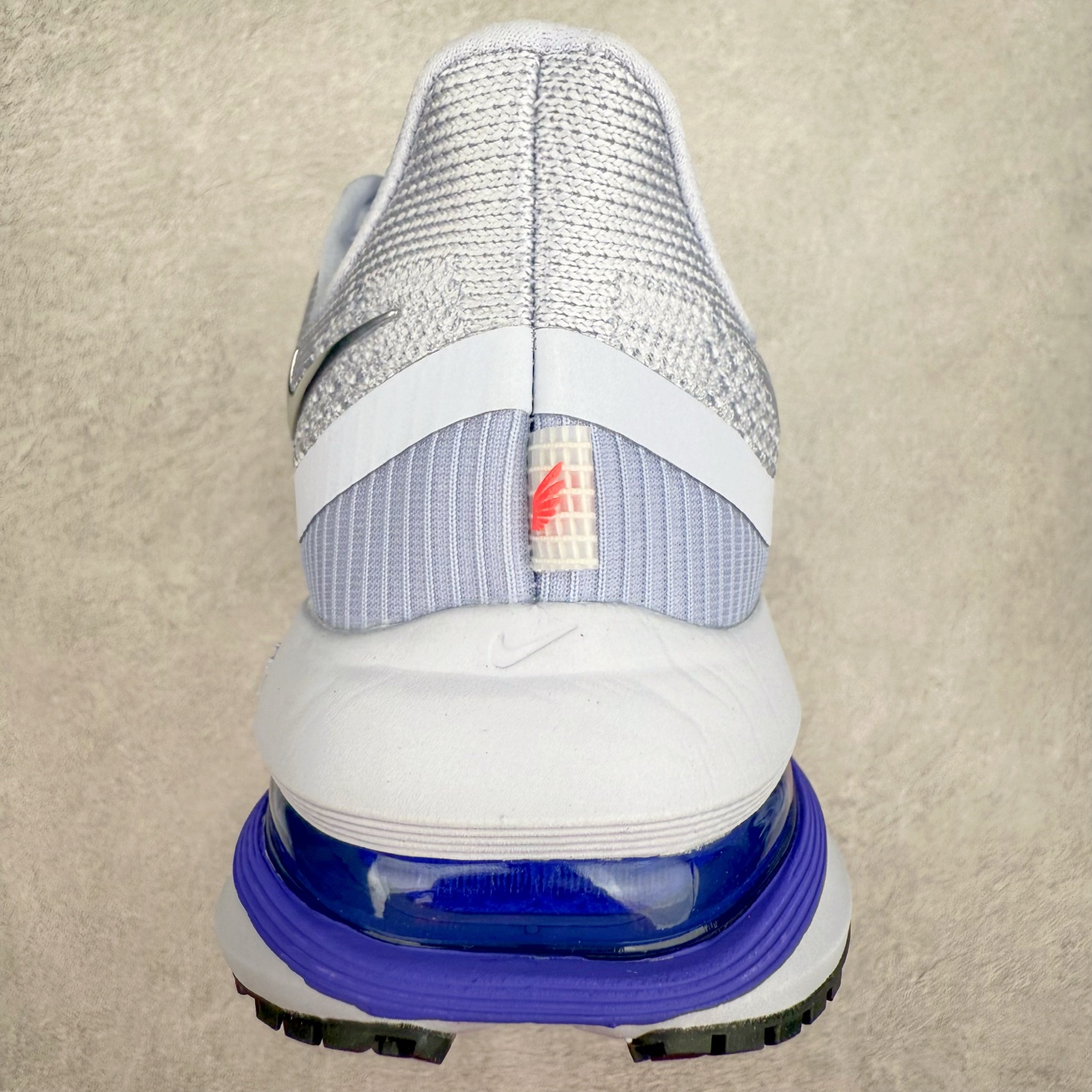 图片[8]-＃纯原 NK Pegasus Premium 飞马全掌气垫跑步运动鞋 HQ2592-004 气垫的究极进化 NIKE 2025S 新王炸 • 在特有Air科技加持下，耐克带来全新Pegasus Premium。这款跑鞋在传承耐克飞马（Pegasus）系列标志性的缓震功能的同时，将首次搭载耐克的塑型可视化Air Zoom气垫单元。• 塑型Air Zoom气垫单元贴合脚部的自然轮廓，帮助跑者在从后跟到脚趾的过渡中能够有效传递力量，带来一种前所未有的轻盈、顺畅回馈体验。中底采用ZoomX泡绵，后跟则使用ReactX泡绵，为跑者提供稳定流畅的推进感。• 塑型可视化Air Zoom气垫单元和精心配置的泡绵组合，让Pegasus Premium成为耐克飞马系列中颇具能量回馈的鞋款。• 全新Pegasus Premium不仅展示了耐克势头强劲的创新周期，证明了其特有的Air科技的强大实力，更体现了耐克倾听和服务运动员的能力。尺码：36 36.5 37.5 38 38.5 39 40 40.5 41 42 42.5 43 44 44.5 45-选品中心