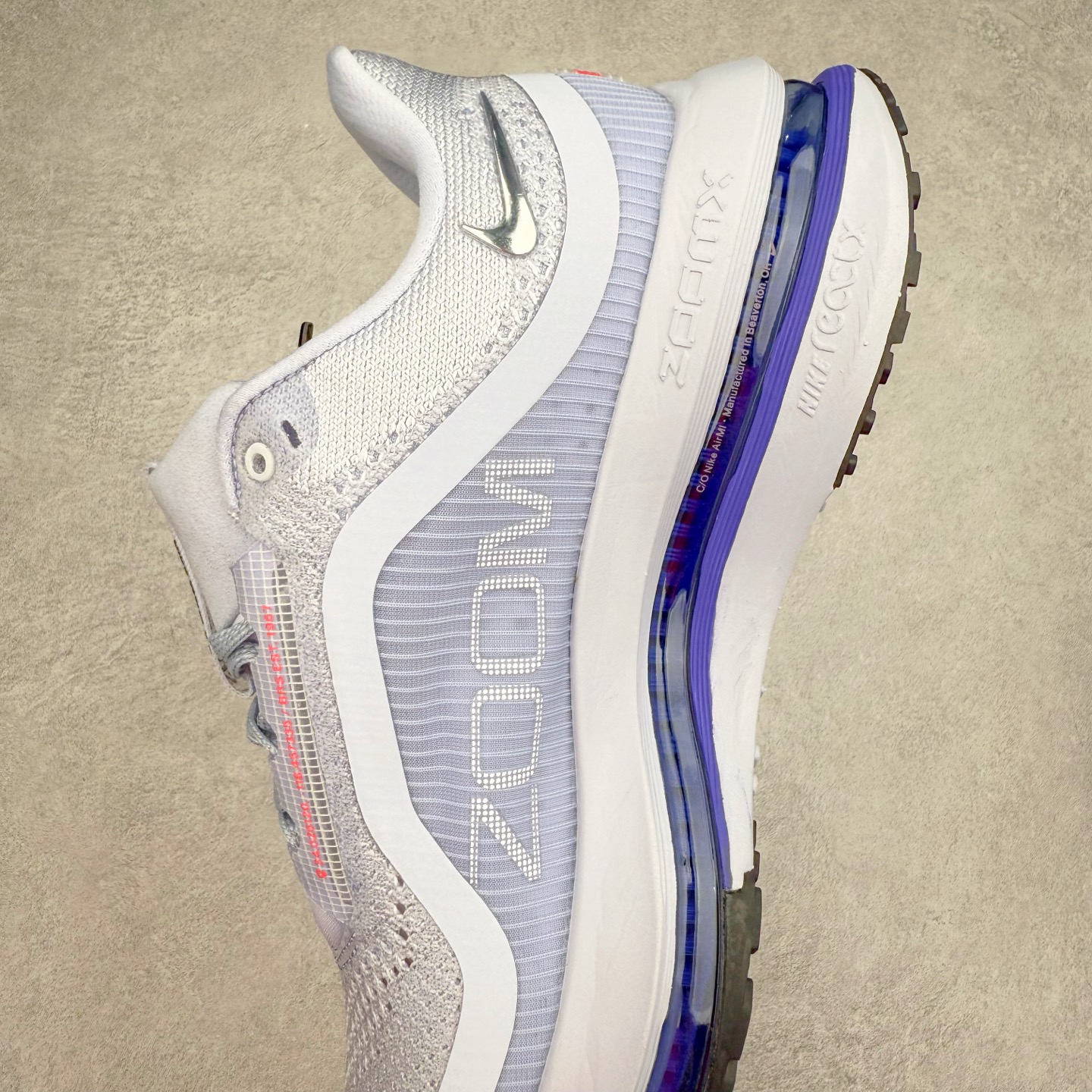 图片[7]-＃纯原 NK Pegasus Premium 飞马全掌气垫跑步运动鞋 HQ2592-004 气垫的究极进化 NIKE 2025S 新王炸 • 在特有Air科技加持下，耐克带来全新Pegasus Premium。这款跑鞋在传承耐克飞马（Pegasus）系列标志性的缓震功能的同时，将首次搭载耐克的塑型可视化Air Zoom气垫单元。• 塑型Air Zoom气垫单元贴合脚部的自然轮廓，帮助跑者在从后跟到脚趾的过渡中能够有效传递力量，带来一种前所未有的轻盈、顺畅回馈体验。中底采用ZoomX泡绵，后跟则使用ReactX泡绵，为跑者提供稳定流畅的推进感。• 塑型可视化Air Zoom气垫单元和精心配置的泡绵组合，让Pegasus Premium成为耐克飞马系列中颇具能量回馈的鞋款。• 全新Pegasus Premium不仅展示了耐克势头强劲的创新周期，证明了其特有的Air科技的强大实力，更体现了耐克倾听和服务运动员的能力。尺码：36 36.5 37.5 38 38.5 39 40 40.5 41 42 42.5 43 44 44.5 45-选品中心