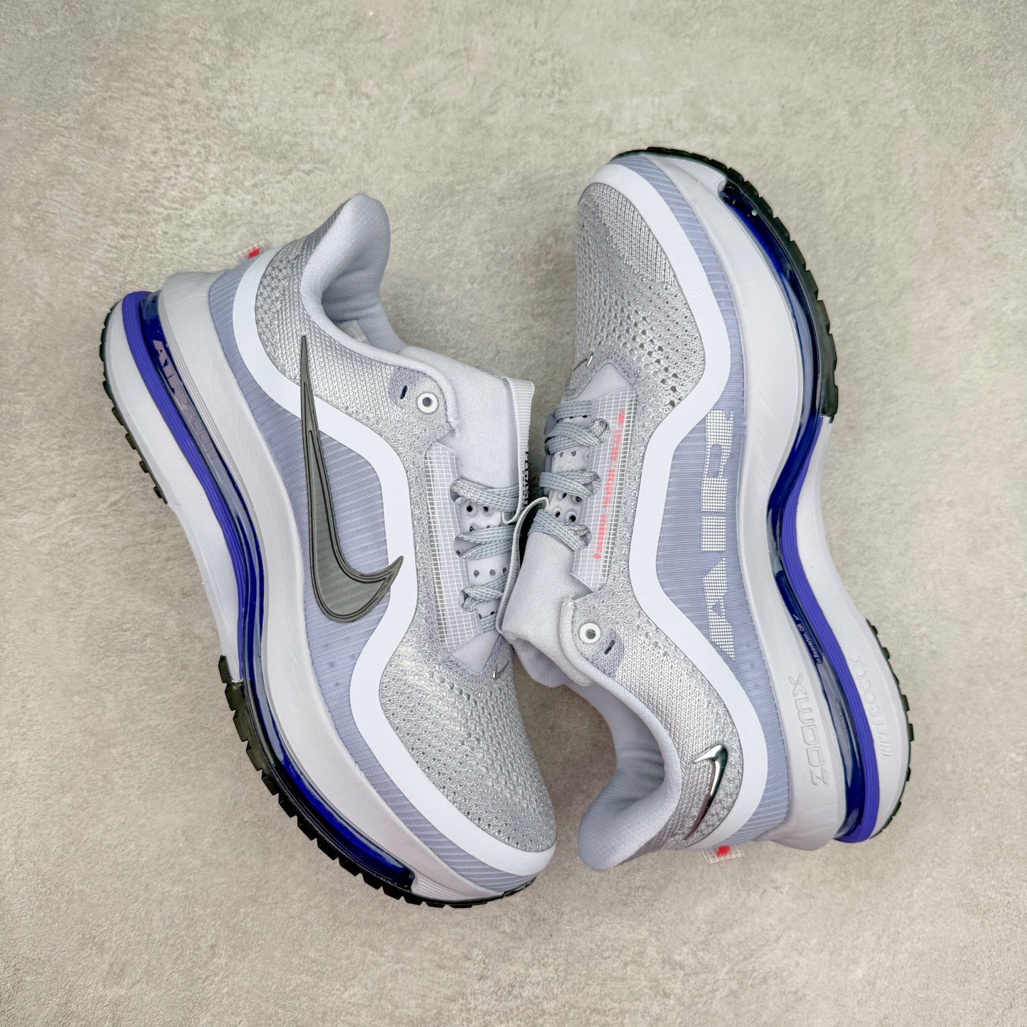 图片[3]-＃纯原 NK Pegasus Premium 飞马全掌气垫跑步运动鞋 HQ2592-004 气垫的究极进化 NIKE 2025S 新王炸 • 在特有Air科技加持下，耐克带来全新Pegasus Premium。这款跑鞋在传承耐克飞马（Pegasus）系列标志性的缓震功能的同时，将首次搭载耐克的塑型可视化Air Zoom气垫单元。• 塑型Air Zoom气垫单元贴合脚部的自然轮廓，帮助跑者在从后跟到脚趾的过渡中能够有效传递力量，带来一种前所未有的轻盈、顺畅回馈体验。中底采用ZoomX泡绵，后跟则使用ReactX泡绵，为跑者提供稳定流畅的推进感。• 塑型可视化Air Zoom气垫单元和精心配置的泡绵组合，让Pegasus Premium成为耐克飞马系列中颇具能量回馈的鞋款。• 全新Pegasus Premium不仅展示了耐克势头强劲的创新周期，证明了其特有的Air科技的强大实力，更体现了耐克倾听和服务运动员的能力。尺码：36 36.5 37.5 38 38.5 39 40 40.5 41 42 42.5 43 44 44.5 45-选品中心