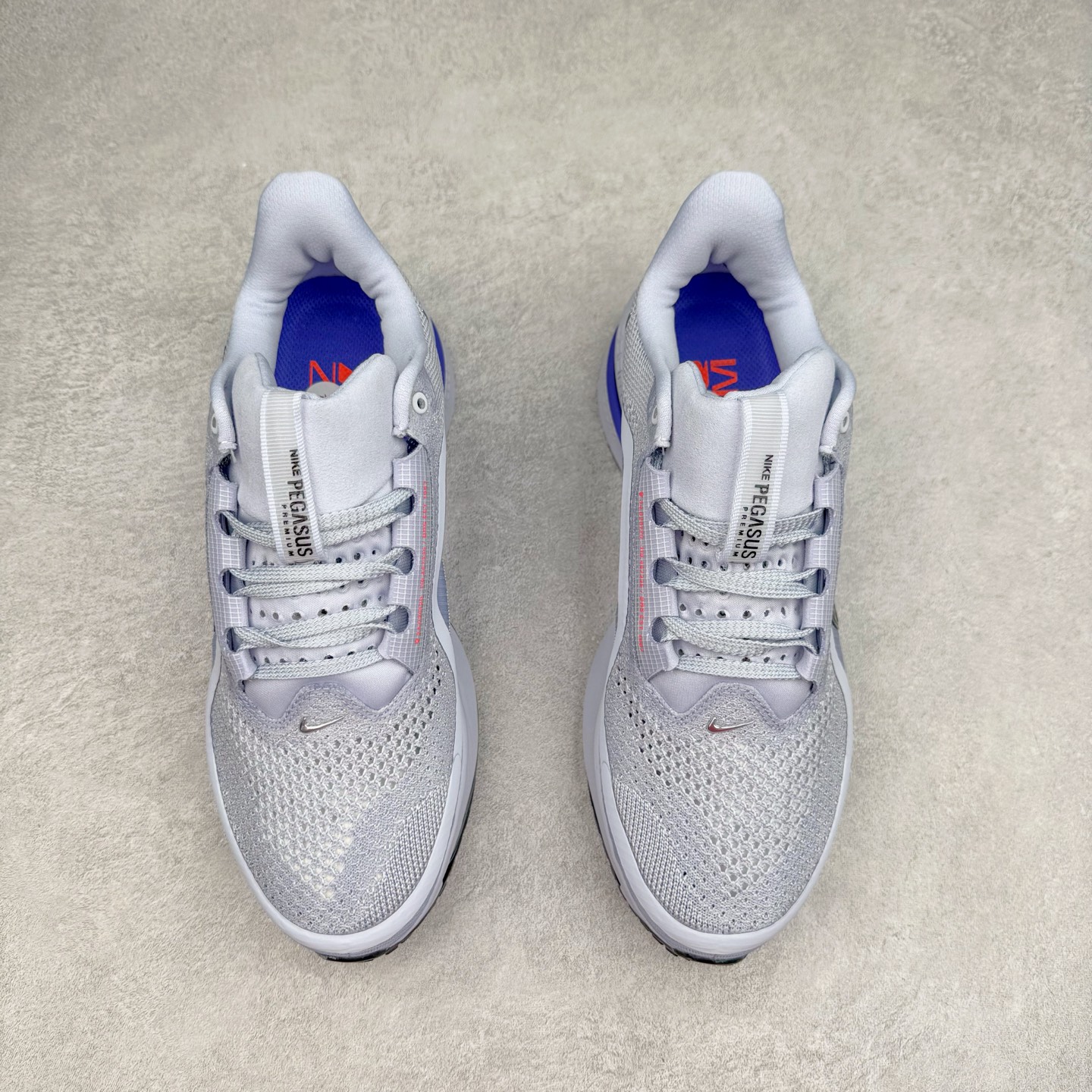 图片[2]-＃纯原 NK Pegasus Premium 飞马全掌气垫跑步运动鞋 HQ2592-004 气垫的究极进化 NIKE 2025S 新王炸 • 在特有Air科技加持下，耐克带来全新Pegasus Premium。这款跑鞋在传承耐克飞马（Pegasus）系列标志性的缓震功能的同时，将首次搭载耐克的塑型可视化Air Zoom气垫单元。• 塑型Air Zoom气垫单元贴合脚部的自然轮廓，帮助跑者在从后跟到脚趾的过渡中能够有效传递力量，带来一种前所未有的轻盈、顺畅回馈体验。中底采用ZoomX泡绵，后跟则使用ReactX泡绵，为跑者提供稳定流畅的推进感。• 塑型可视化Air Zoom气垫单元和精心配置的泡绵组合，让Pegasus Premium成为耐克飞马系列中颇具能量回馈的鞋款。• 全新Pegasus Premium不仅展示了耐克势头强劲的创新周期，证明了其特有的Air科技的强大实力，更体现了耐克倾听和服务运动员的能力。尺码：36 36.5 37.5 38 38.5 39 40 40.5 41 42 42.5 43 44 44.5 45-选品中心