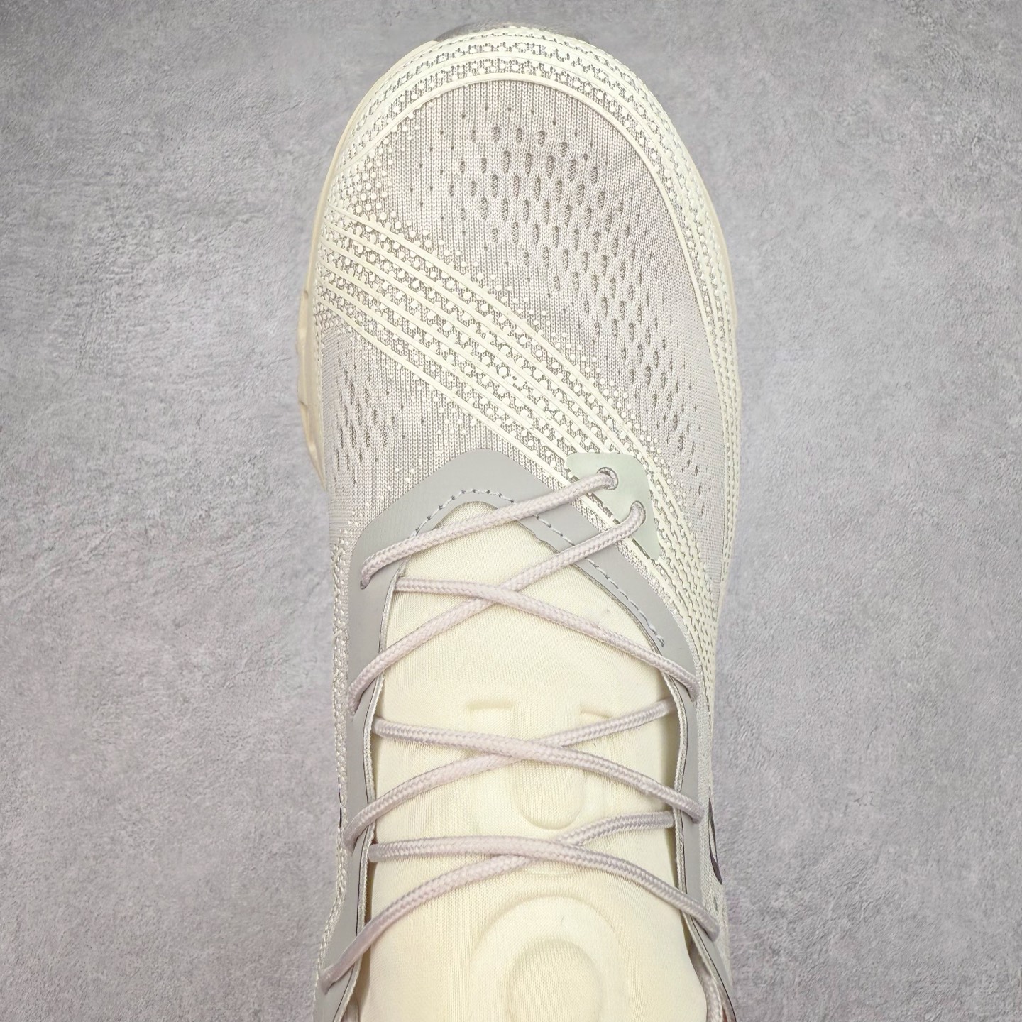 图片[4]-On Cloud X Z5 昂跑减震生活休闲鞋 此运动品牌 开创于2010年 缓震着陆、强效回弹、轻柔质感的设计构思始终是ON研制关键 与此同时基于“为全球提供革新性的跑步感受”信念 陆续推出了多款跑鞋及其以专业运动人体跑步工程学为设计关键的功能性跑步服饰设备 让跑者不费力气地畅快畅跑 尺码：36 36.5 37.5 38 38.5 39 40 40.5 41 42 42.5 43 44 44.5 45-选品中心