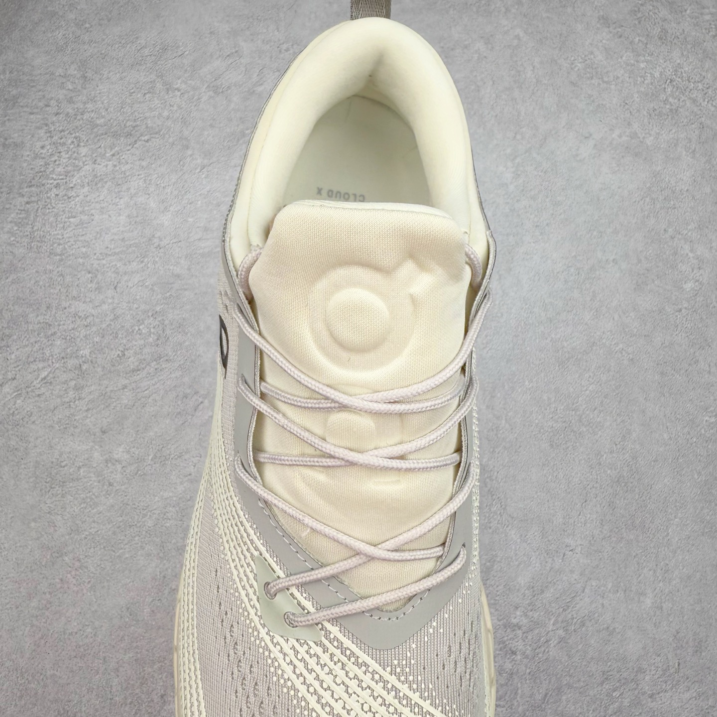 图片[5]-On Cloud X Z5 昂跑减震生活休闲鞋 此运动品牌 开创于2010年 缓震着陆、强效回弹、轻柔质感的设计构思始终是ON研制关键 与此同时基于“为全球提供革新性的跑步感受”信念 陆续推出了多款跑鞋及其以专业运动人体跑步工程学为设计关键的功能性跑步服饰设备 让跑者不费力气地畅快畅跑 尺码：36 36.5 37.5 38 38.5 39 40 40.5 41 42 42.5 43 44 44.5 45-选品中心