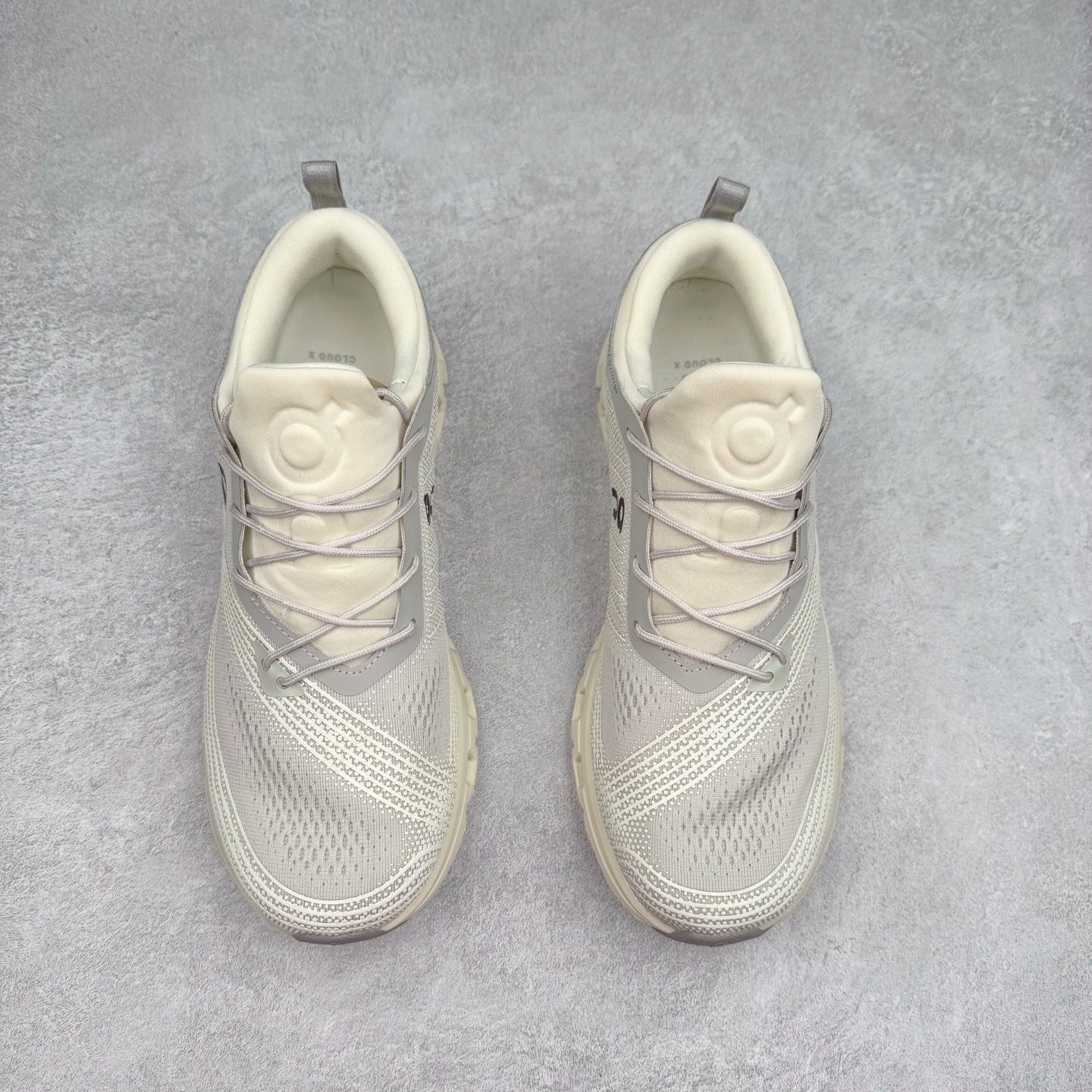 图片[2]-On Cloud X Z5 昂跑减震生活休闲鞋 此运动品牌 开创于2010年 缓震着陆、强效回弹、轻柔质感的设计构思始终是ON研制关键 与此同时基于“为全球提供革新性的跑步感受”信念 陆续推出了多款跑鞋及其以专业运动人体跑步工程学为设计关键的功能性跑步服饰设备 让跑者不费力气地畅快畅跑 尺码：36 36.5 37.5 38 38.5 39 40 40.5 41 42 42.5 43 44 44.5 45-选品中心