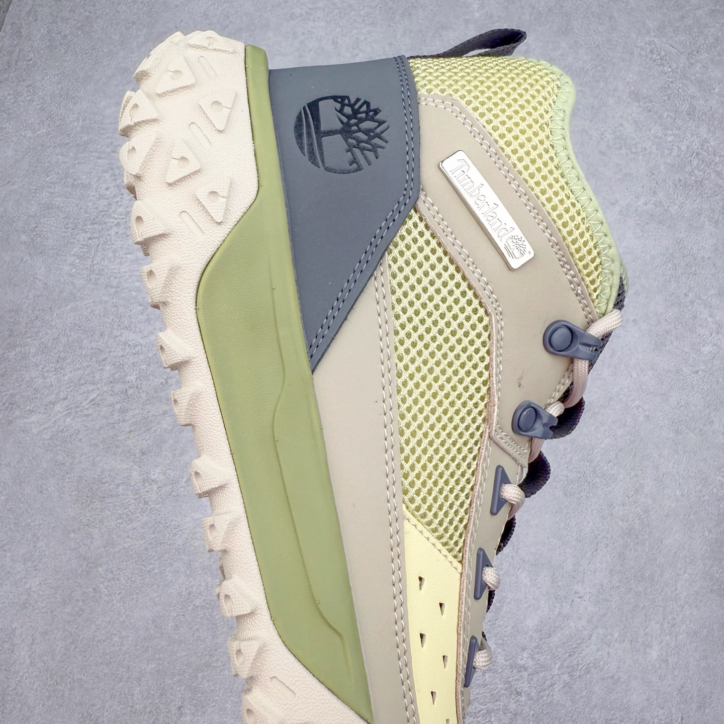 图片[6]-Timberland Greenstride Motion 6 添柏岚防滑耐磨低帮户外功能鞋 简约大方的造型设计，给人以随性休闲的时尚格调，穿着舒适轻便，运动灵活自如，满足日常个性穿搭。Timberland户外品牌最早成立于1918年的美国波士顿，它的成功故事就从第一双防水皮靴Yellow Boots开始。这双具备完全防水机能的靴子瞬间广受好评，他那独创又不失古典的款式，以及大胆使用黄色的崭新风格，吸引了广大消费者的目光。现今仍不改其原有风貌的这双黄靴，就是火遍全球的“大黄靴”。Timberland的高端工艺、实穿耐用等特点让他拥有绝对鞋界地位。尺码：40 41 41.5 42 43 43.5 44 44.5 45 45.5 46-选品中心