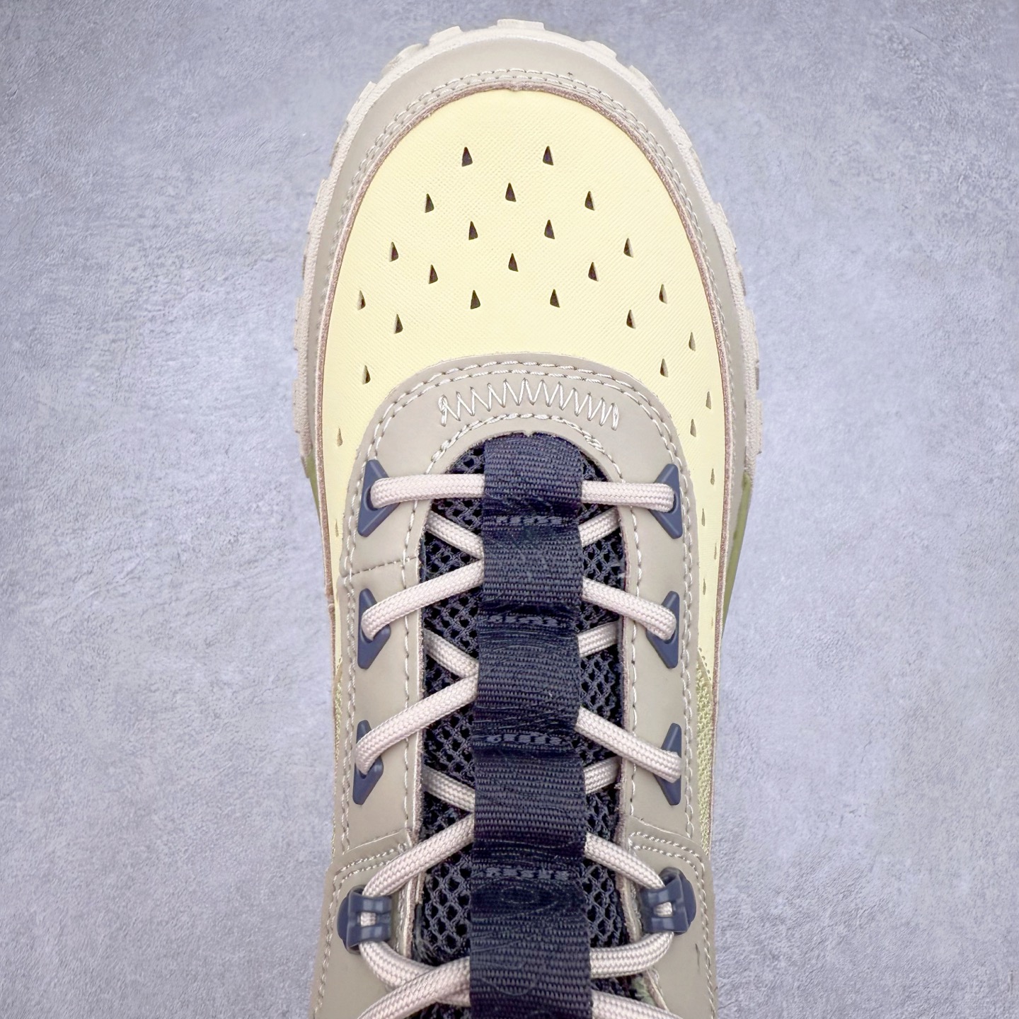 图片[4]-Timberland Greenstride Motion 6 添柏岚防滑耐磨低帮户外功能鞋 简约大方的造型设计，给人以随性休闲的时尚格调，穿着舒适轻便，运动灵活自如，满足日常个性穿搭。Timberland户外品牌最早成立于1918年的美国波士顿，它的成功故事就从第一双防水皮靴Yellow Boots开始。这双具备完全防水机能的靴子瞬间广受好评，他那独创又不失古典的款式，以及大胆使用黄色的崭新风格，吸引了广大消费者的目光。现今仍不改其原有风貌的这双黄靴，就是火遍全球的“大黄靴”。Timberland的高端工艺、实穿耐用等特点让他拥有绝对鞋界地位。尺码：40 41 41.5 42 43 43.5 44 44.5 45 45.5 46-选品中心