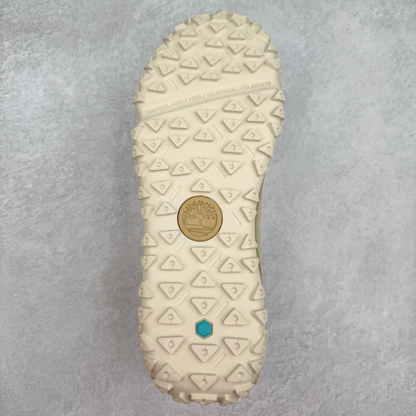 图片[9]-Timberland Greenstride Motion 6 添柏岚防滑耐磨低帮户外功能鞋 简约大方的造型设计，给人以随性休闲的时尚格调，穿着舒适轻便，运动灵活自如，满足日常个性穿搭。Timberland户外品牌最早成立于1918年的美国波士顿，它的成功故事就从第一双防水皮靴Yellow Boots开始。这双具备完全防水机能的靴子瞬间广受好评，他那独创又不失古典的款式，以及大胆使用黄色的崭新风格，吸引了广大消费者的目光。现今仍不改其原有风貌的这双黄靴，就是火遍全球的“大黄靴”。Timberland的高端工艺、实穿耐用等特点让他拥有绝对鞋界地位。尺码：40 41 41.5 42 43 43.5 44 44.5 45 45.5 46-选品中心