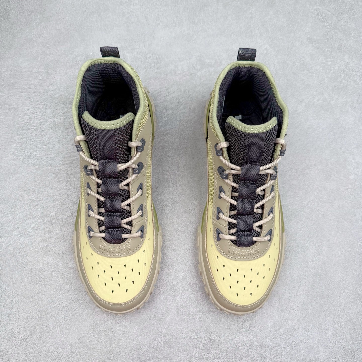 图片[2]-Timberland Greenstride Motion 6 添柏岚防滑耐磨低帮户外功能鞋 简约大方的造型设计，给人以随性休闲的时尚格调，穿着舒适轻便，运动灵活自如，满足日常个性穿搭。Timberland户外品牌最早成立于1918年的美国波士顿，它的成功故事就从第一双防水皮靴Yellow Boots开始。这双具备完全防水机能的靴子瞬间广受好评，他那独创又不失古典的款式，以及大胆使用黄色的崭新风格，吸引了广大消费者的目光。现今仍不改其原有风貌的这双黄靴，就是火遍全球的“大黄靴”。Timberland的高端工艺、实穿耐用等特点让他拥有绝对鞋界地位。尺码：40 41 41.5 42 43 43.5 44 44.5 45 45.5 46-选品中心