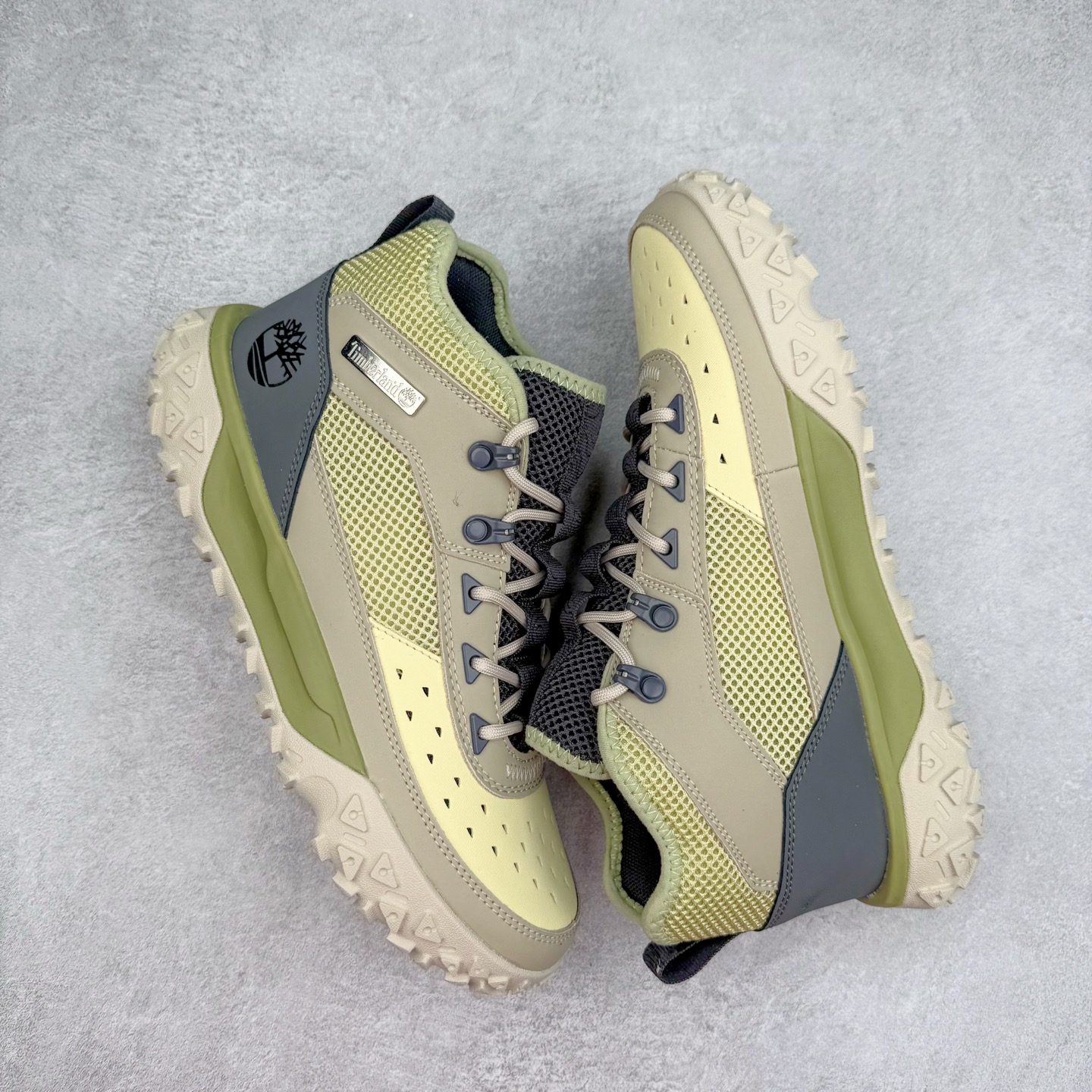 图片[3]-Timberland Greenstride Motion 6 添柏岚防滑耐磨低帮户外功能鞋 简约大方的造型设计，给人以随性休闲的时尚格调，穿着舒适轻便，运动灵活自如，满足日常个性穿搭。Timberland户外品牌最早成立于1918年的美国波士顿，它的成功故事就从第一双防水皮靴Yellow Boots开始。这双具备完全防水机能的靴子瞬间广受好评，他那独创又不失古典的款式，以及大胆使用黄色的崭新风格，吸引了广大消费者的目光。现今仍不改其原有风貌的这双黄靴，就是火遍全球的“大黄靴”。Timberland的高端工艺、实穿耐用等特点让他拥有绝对鞋界地位。尺码：40 41 41.5 42 43 43.5 44 44.5 45 45.5 46-选品中心