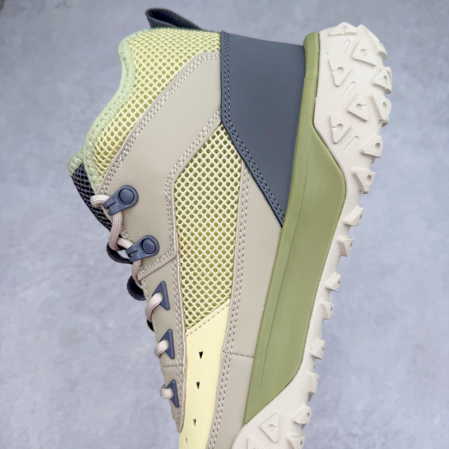 图片[7]-Timberland Greenstride Motion 6 添柏岚防滑耐磨低帮户外功能鞋 简约大方的造型设计，给人以随性休闲的时尚格调，穿着舒适轻便，运动灵活自如，满足日常个性穿搭。Timberland户外品牌最早成立于1918年的美国波士顿，它的成功故事就从第一双防水皮靴Yellow Boots开始。这双具备完全防水机能的靴子瞬间广受好评，他那独创又不失古典的款式，以及大胆使用黄色的崭新风格，吸引了广大消费者的目光。现今仍不改其原有风貌的这双黄靴，就是火遍全球的“大黄靴”。Timberland的高端工艺、实穿耐用等特点让他拥有绝对鞋界地位。尺码：40 41 41.5 42 43 43.5 44 44.5 45 45.5 46-选品中心