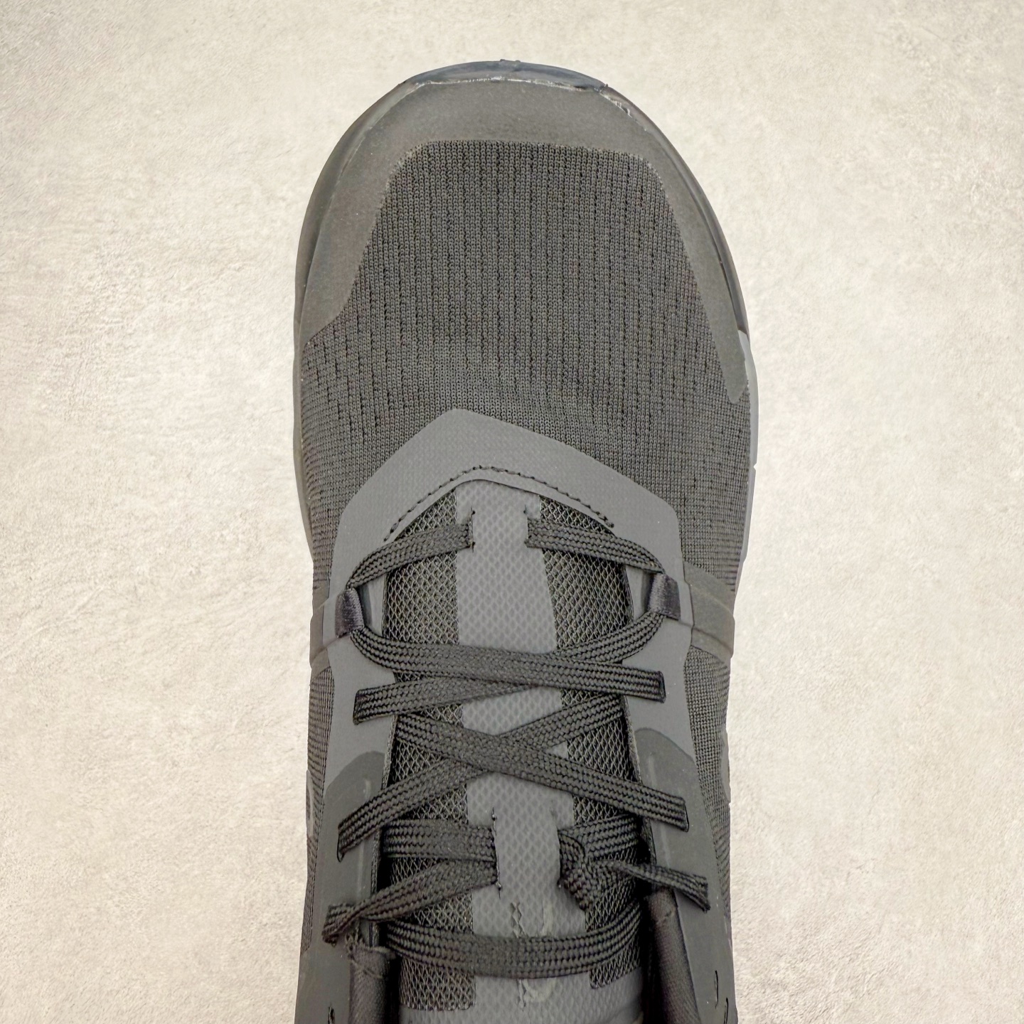 图片[4]-On Cloudflow 昂跑减震生活休闲鞋 此运动品牌 开创于2010年 缓震着陆、强效回弹、轻柔质感的设计构思始终是ON研制关键 与此同时基于“为全球提供革新性的跑步感受”信念 陆续推出了多款跑鞋及其以专业运动人体跑步工程学为设计关键的功能性跑步服饰设备 让跑者不费力气地畅快畅跑 尺码：36 36.5 37.5 38 38.5 39 40 40.5 41 42 42.5 43 44 44.5 45-选品中心