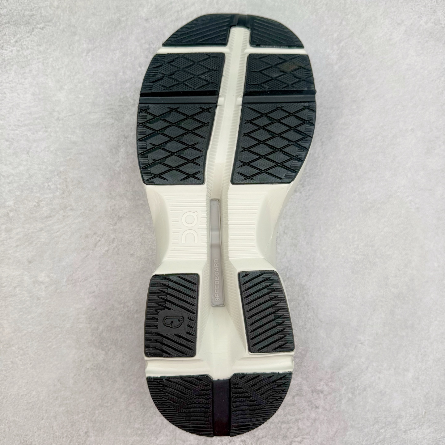 图片[9]-On Cloudflow 昂跑减震生活休闲鞋 此运动品牌 开创于2010年 缓震着陆、强效回弹、轻柔质感的设计构思始终是ON研制关键 与此同时基于“为全球提供革新性的跑步感受”信念 陆续推出了多款跑鞋及其以专业运动人体跑步工程学为设计关键的功能性跑步服饰设备 让跑者不费力气地畅快畅跑 尺码：36 36.5 37.5 38 38.5 39 40 40.5 41 42 42.5 43 44 44.5 45-选品中心