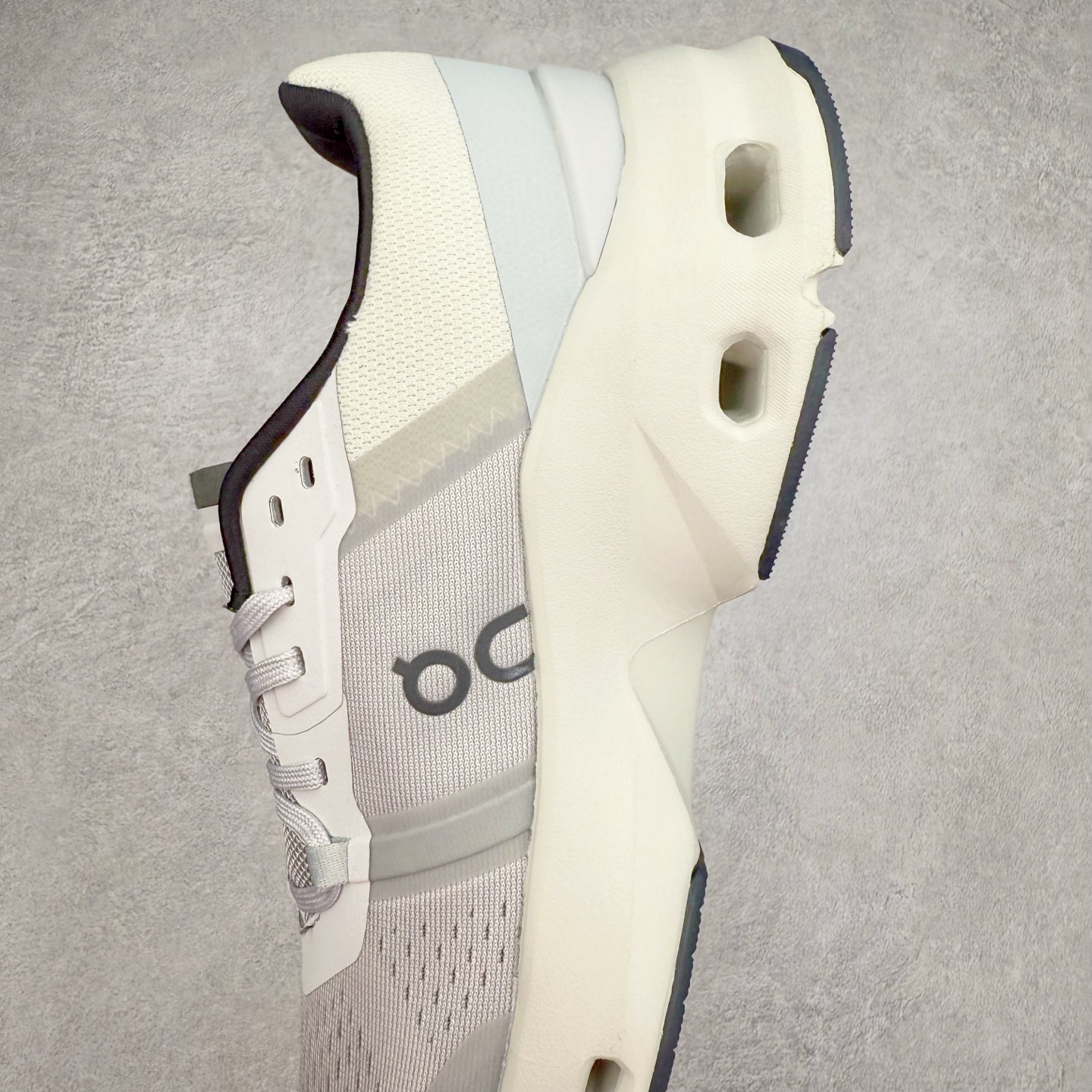 图片[7]-On Cloudflow 昂跑减震生活休闲鞋 此运动品牌 开创于2010年 缓震着陆、强效回弹、轻柔质感的设计构思始终是ON研制关键 与此同时基于“为全球提供革新性的跑步感受”信念 陆续推出了多款跑鞋及其以专业运动人体跑步工程学为设计关键的功能性跑步服饰设备 让跑者不费力气地畅快畅跑 尺码：36 36.5 37.5 38 38.5 39 40 40.5 41 42 42.5 43 44 44.5 45-选品中心