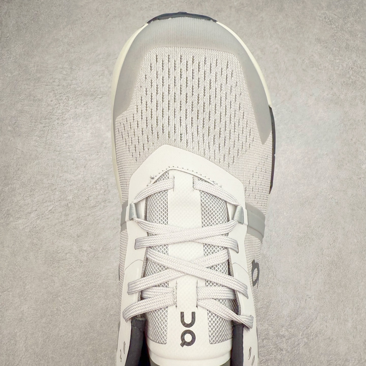 图片[4]-On Cloudflow 昂跑减震生活休闲鞋 此运动品牌 开创于2010年 缓震着陆、强效回弹、轻柔质感的设计构思始终是ON研制关键 与此同时基于“为全球提供革新性的跑步感受”信念 陆续推出了多款跑鞋及其以专业运动人体跑步工程学为设计关键的功能性跑步服饰设备 让跑者不费力气地畅快畅跑 尺码：36 36.5 37.5 38 38.5 39 40 40.5 41 42 42.5 43 44 44.5 45-选品中心