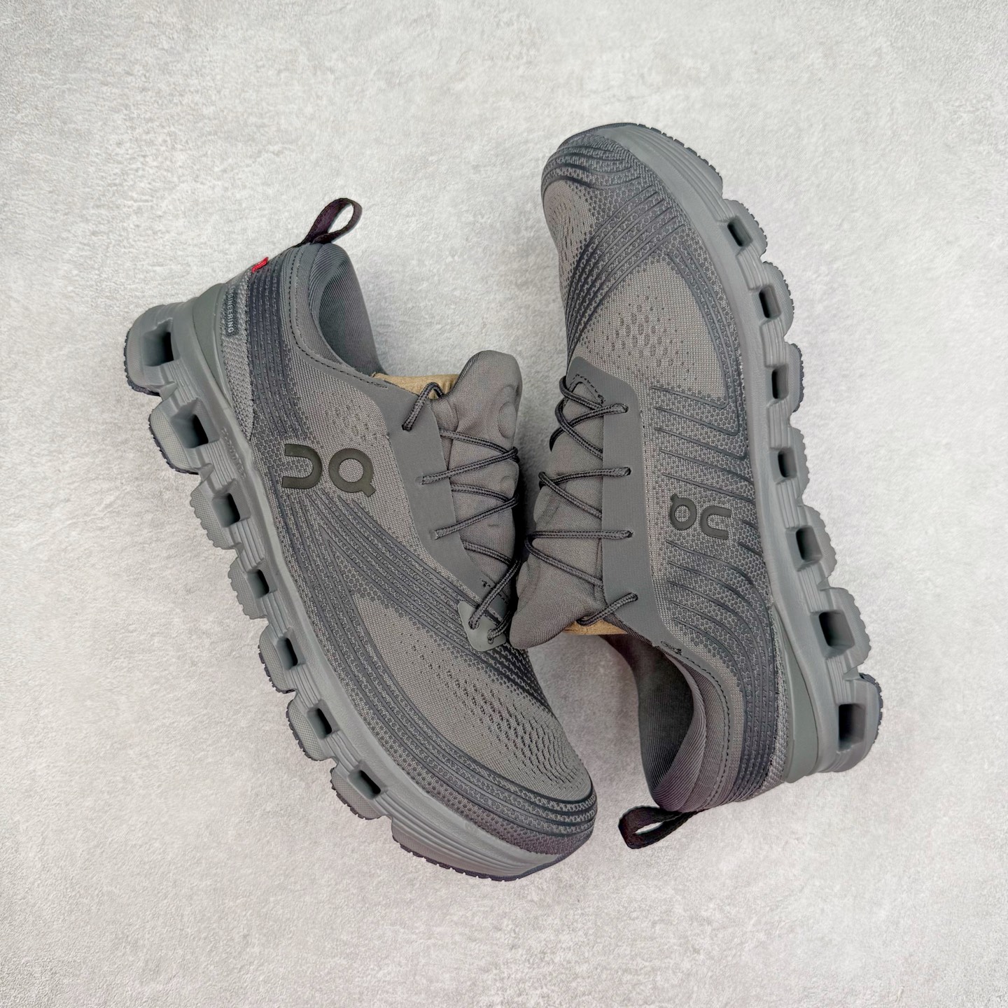 图片[3]-On Cloud X Z5 昂跑减震生活休闲鞋 此运动品牌 开创于2010年 缓震着陆、强效回弹、轻柔质感的设计构思始终是ON研制关键 与此同时基于“为全球提供革新性的跑步感受”信念 陆续推出了多款跑鞋及其以专业运动人体跑步工程学为设计关键的功能性跑步服饰设备 让跑者不费力气地畅快畅跑 尺码：36 36.5 37.5 38 38.5 39 40 40.5 41 42 42.5 43 44 44.5 45-选品中心