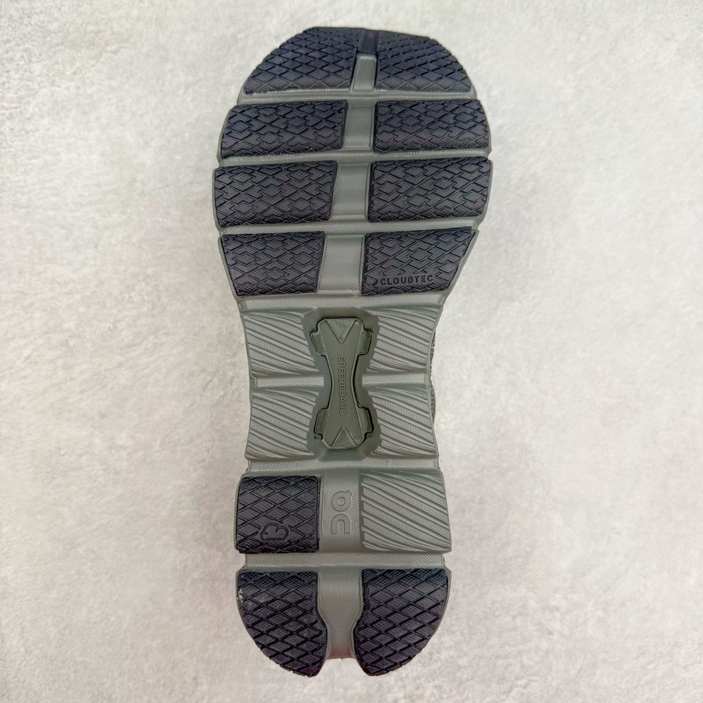 图片[9]-On Cloud X Z5 昂跑减震生活休闲鞋 此运动品牌 开创于2010年 缓震着陆、强效回弹、轻柔质感的设计构思始终是ON研制关键 与此同时基于“为全球提供革新性的跑步感受”信念 陆续推出了多款跑鞋及其以专业运动人体跑步工程学为设计关键的功能性跑步服饰设备 让跑者不费力气地畅快畅跑 尺码：36 36.5 37.5 38 38.5 39 40 40.5 41 42 42.5 43 44 44.5 45-选品中心