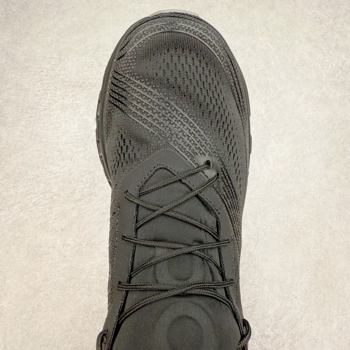 图片[4]-On Cloud X Z5 昂跑减震生活休闲鞋 此运动品牌 开创于2010年 缓震着陆、强效回弹、轻柔质感的设计构思始终是ON研制关键 与此同时基于“为全球提供革新性的跑步感受”信念 陆续推出了多款跑鞋及其以专业运动人体跑步工程学为设计关键的功能性跑步服饰设备 让跑者不费力气地畅快畅跑 尺码：36 36.5 37.5 38 38.5 39 40 40.5 41 42 42.5 43 44 44.5 45-选品中心