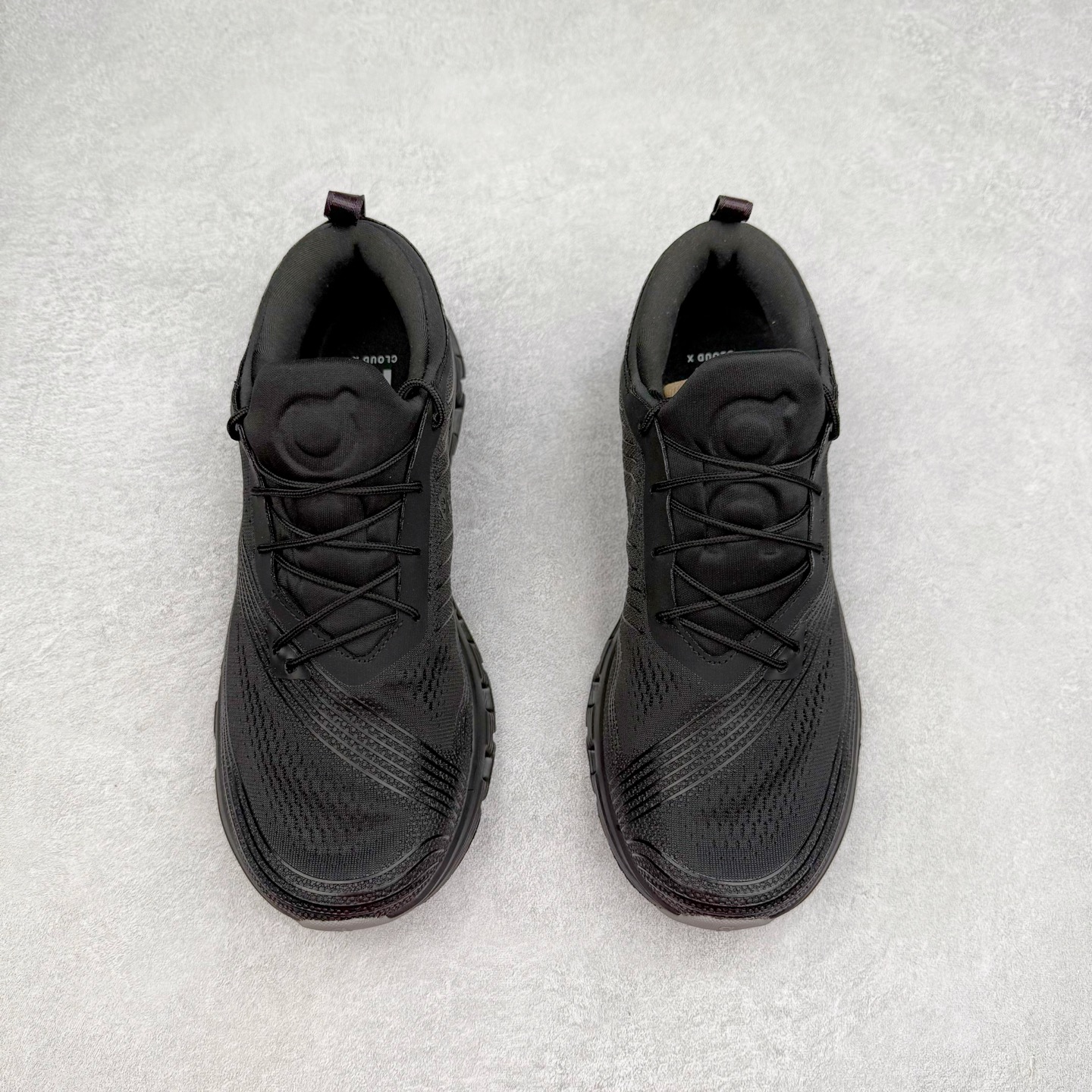 图片[2]-On Cloud X Z5 昂跑减震生活休闲鞋 此运动品牌 开创于2010年 缓震着陆、强效回弹、轻柔质感的设计构思始终是ON研制关键 与此同时基于“为全球提供革新性的跑步感受”信念 陆续推出了多款跑鞋及其以专业运动人体跑步工程学为设计关键的功能性跑步服饰设备 让跑者不费力气地畅快畅跑 尺码：36 36.5 37.5 38 38.5 39 40 40.5 41 42 42.5 43 44 44.5 45-选品中心