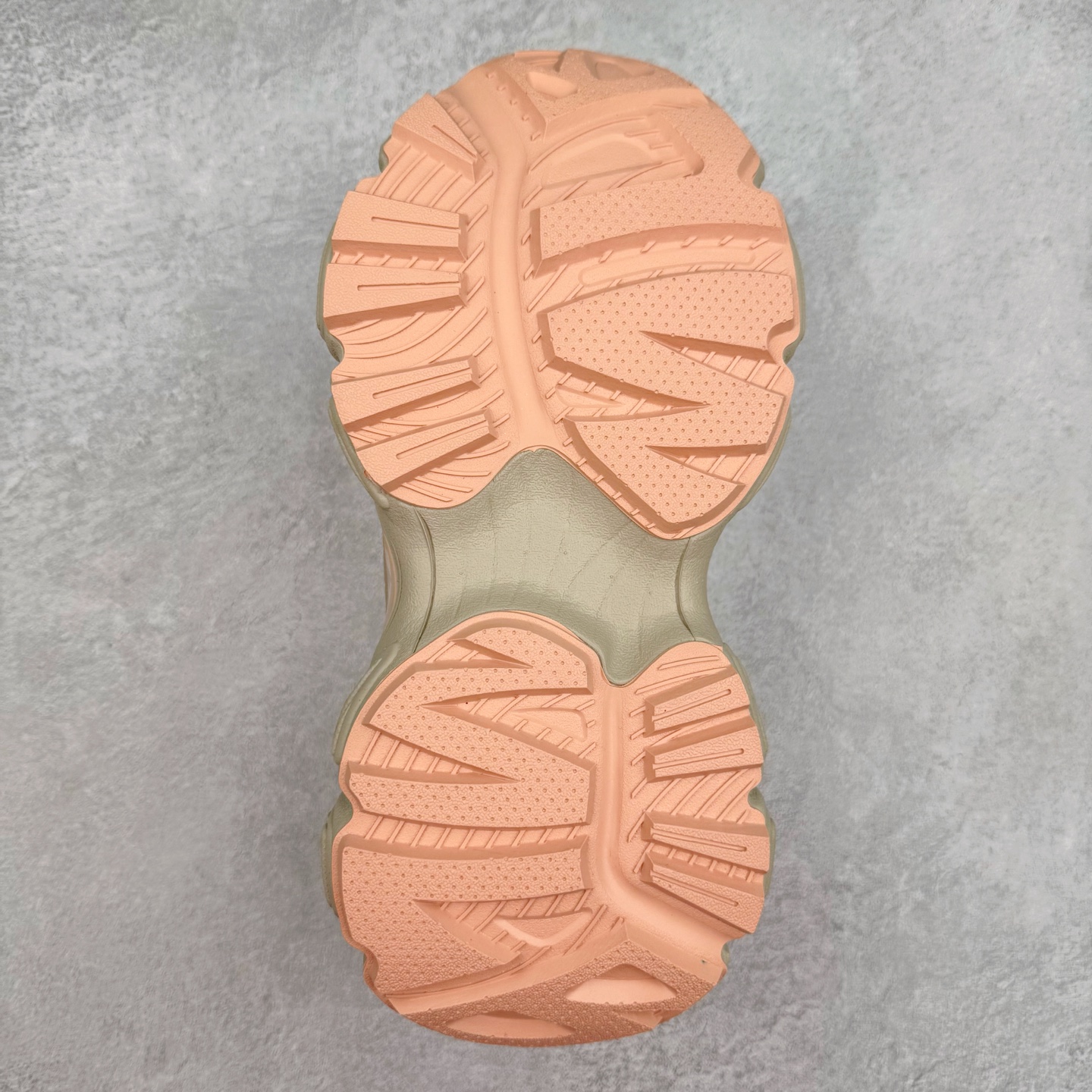 图片[9]-MLB 纽约洋基队 NY 百搭舒适耐磨溯溪鞋 MLB是韩国F&F旗下潮流服装品牌，拥有150年历史的经典传统，是街头文化和国际生活方式的领导者。MLB拥有包括男装、女装、童装、配饰在内的全品类服饰，提供覆盖各性别、各年龄层、From Head to Toe的穿搭装备。其产品结合了韩国的时尚造型与质感，展现了运动服饰也可以兼具时尚潮流的风格。在产品设计上，MLB不仅融合了美国职业棒球大联盟的各当家球队，更结合了棒球运动中的各个元素。实拍调校N版已经零色差零失真 百分百还原实物色彩所见即所得 不存在货不对板色差等低级问题 选购参考实物拍摄 不混卖不参货 只用心做好货严格选品 承诺混一赔十 尺码：36 36.5 37.5 38 38.5 39 40 40.5 41 42 42.5 43 44 44.5 45-选品中心