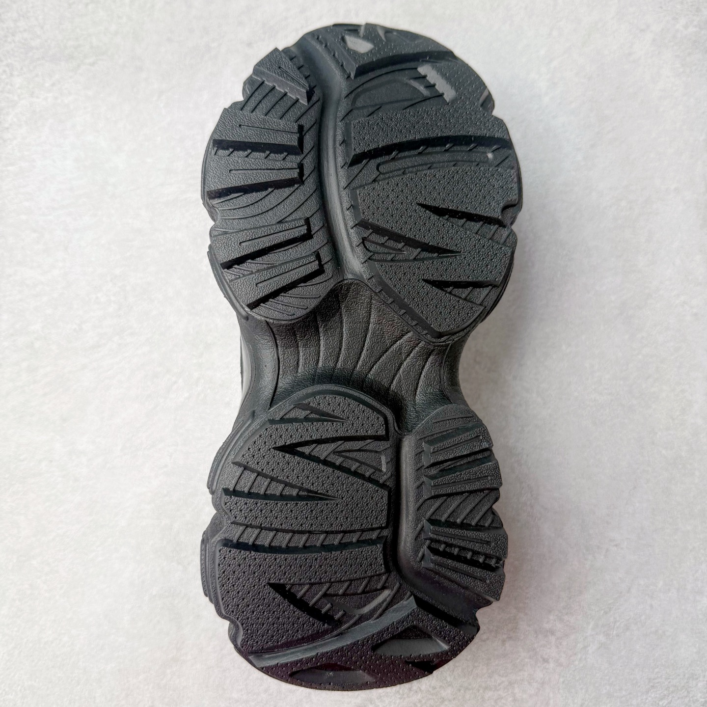 图片[9]-MLB 纽约洋基队 NY 百搭舒适耐磨溯溪鞋 MLB是韩国F&F旗下潮流服装品牌，拥有150年历史的经典传统，是街头文化和国际生活方式的领导者。MLB拥有包括男装、女装、童装、配饰在内的全品类服饰，提供覆盖各性别、各年龄层、From Head to Toe的穿搭装备。其产品结合了韩国的时尚造型与质感，展现了运动服饰也可以兼具时尚潮流的风格。在产品设计上，MLB不仅融合了美国职业棒球大联盟的各当家球队，更结合了棒球运动中的各个元素。实拍调校N版已经零色差零失真 百分百还原实物色彩所见即所得 不存在货不对板色差等低级问题 选购参考实物拍摄 不混卖不参货 只用心做好货严格选品 承诺混一赔十 尺码：36 36.5 37.5 38 38.5 39 40 40.5 41 42 42.5 43 44 44.5 45-选品中心