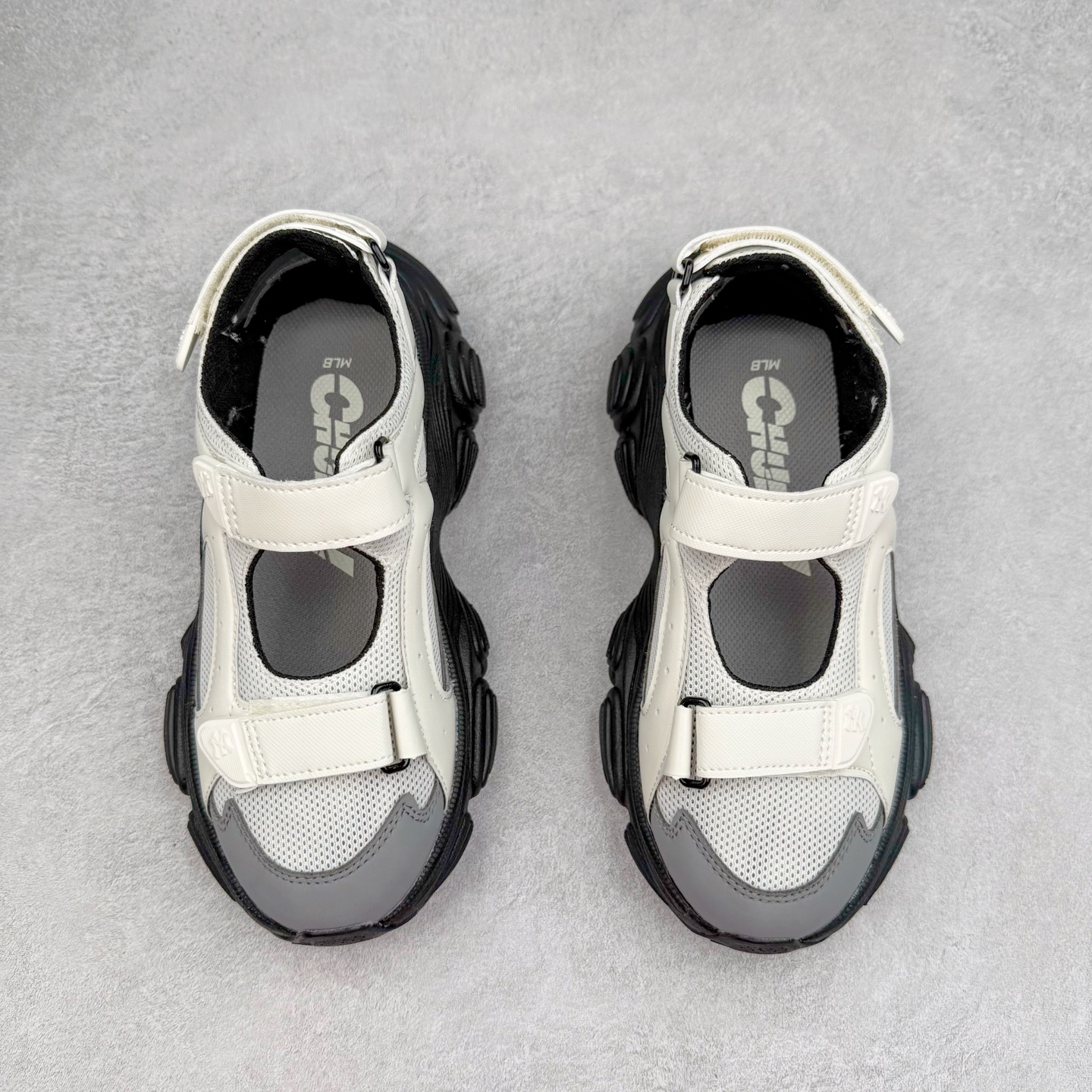 图片[2]-MLB 纽约洋基队 NY 百搭舒适耐磨溯溪鞋 MLB是韩国F&F旗下潮流服装品牌，拥有150年历史的经典传统，是街头文化和国际生活方式的领导者。MLB拥有包括男装、女装、童装、配饰在内的全品类服饰，提供覆盖各性别、各年龄层、From Head to Toe的穿搭装备。其产品结合了韩国的时尚造型与质感，展现了运动服饰也可以兼具时尚潮流的风格。在产品设计上，MLB不仅融合了美国职业棒球大联盟的各当家球队，更结合了棒球运动中的各个元素。实拍调校N版已经零色差零失真 百分百还原实物色彩所见即所得 不存在货不对板色差等低级问题 选购参考实物拍摄 不混卖不参货 只用心做好货严格选品 承诺混一赔十 尺码：36 36.5 37.5 38 38.5 39 40 40.5 41 42 42.5 43 44 44.5 45-选品中心