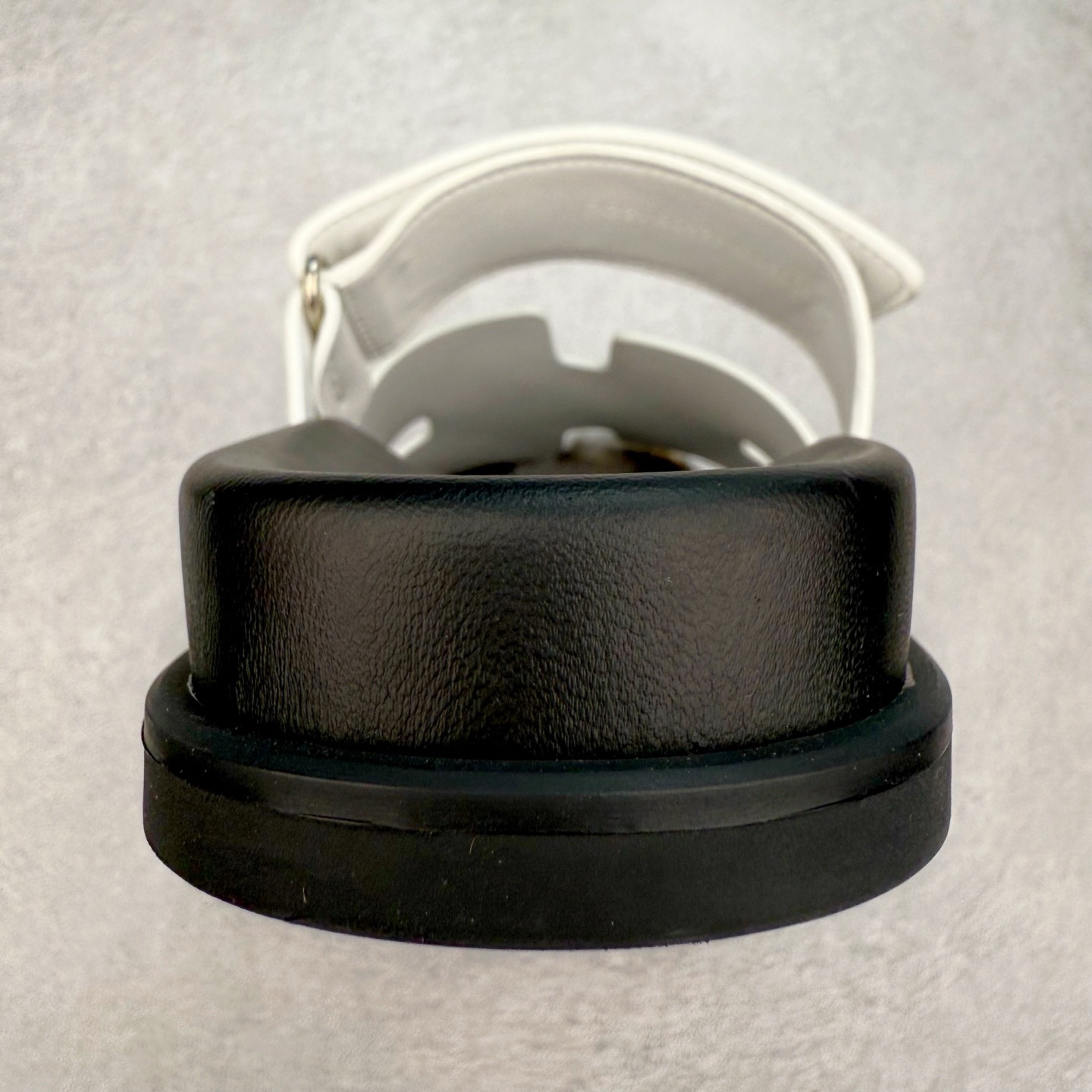 图片[8]-＃零售版 HERMES 爱马仕 Chypre 平底一字拖鞋 经典系列2025 最新经典款拖鞋 经典皮面/呢绒/牛津面 今年绝比小爆款系列 高端零售可主推款。原版一比一开发 专柜正品以发售 平台开始预售已上架，Zp 7000-10000+ 总计20个配色 首批3个配色已出货 大家放心选购 品质超赞👍 全鞋全真牛皮 私模独立开发原大底 市场独家 压花工艺 几乎接近一致 全套专柜一致包装。尺码：35 36 37 38 39 40 41 42 43 44 45 46-选品中心