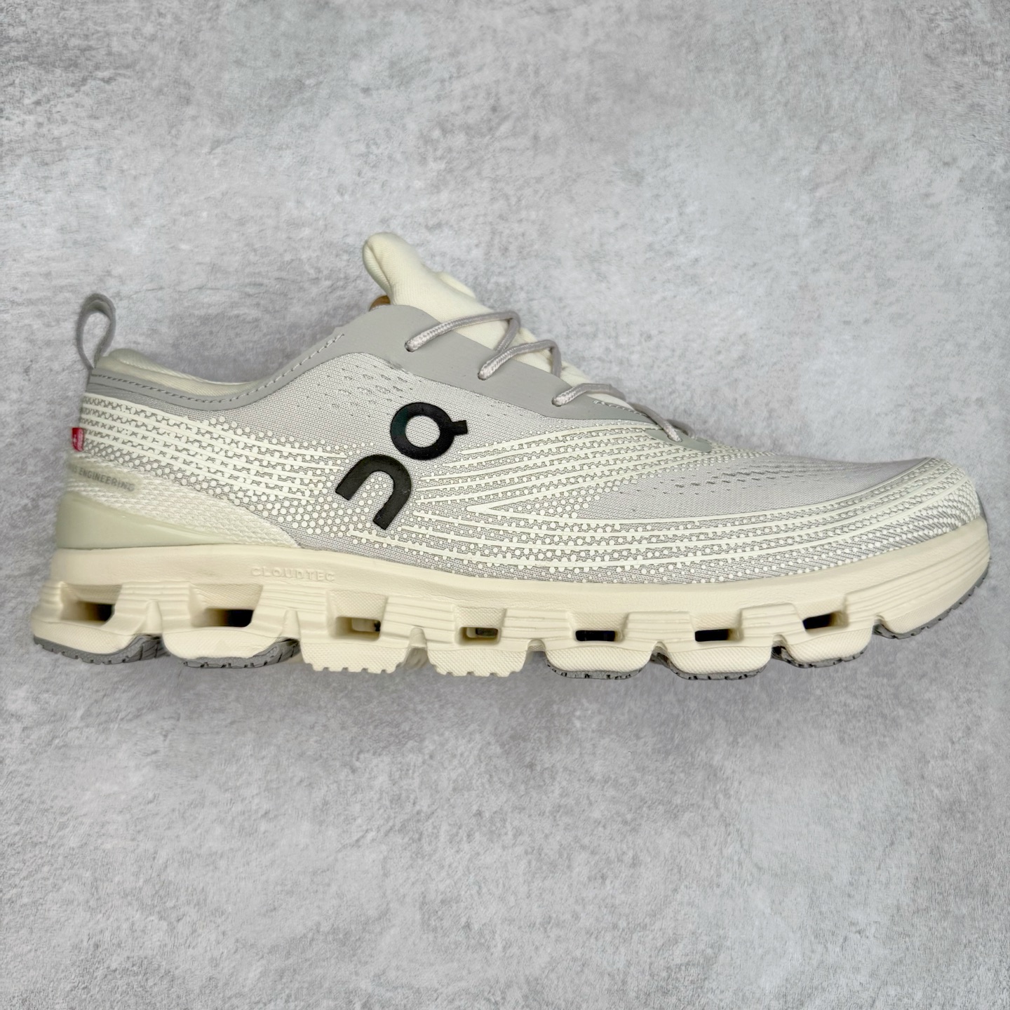 On Cloud X Z5 昂跑减震生活休闲鞋 此运动品牌 开创于2010年 缓震着陆、强效回弹、轻柔质感的设计构思始终是ON研制关键 与此同时基于“为全球提供革新性的跑步感受”信念 陆续推出了多款跑鞋及其以专业运动人体跑步工程学为设计关键的功能性跑步服饰设备 让跑者不费力气地畅快畅跑 尺码：36 36.5 37.5 38 38.5 39 40 40.5 41 42 42.5 43 44 44.5 45-选品中心