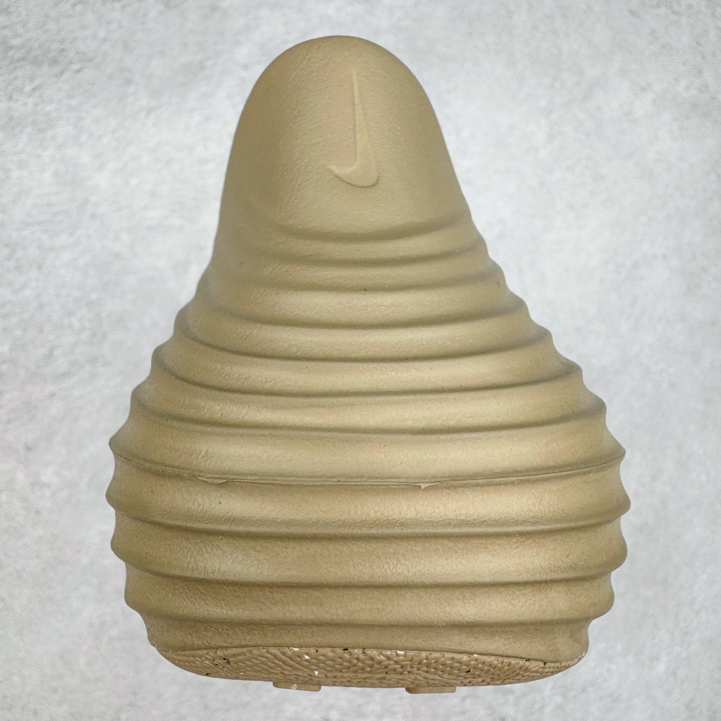 图片[8]-＃Lw纯原 NK ReactX Rejuven8 简约舒适百搭洞洞鞋 FV5060-200 重金购入原鞋及原档案磨具生产指令开发 唯一正确组合大底 组合侧面Logo 鞋头不过分上翘 后跟Logo 凹凸明显 轮廓分明 LOGO内侧钢印清晰工整 原厂磨具全鞋无多余毛边 同源公司EVA粒子环保塑料 原厂指令配方 无任何异味 弹性卡色均保持原鞋一致 匠心打造 鞋口弧度大小 鞋面色泽质感同步原鞋 LOGO内侧钢印清晰工整 从名字就能看出，这款鞋搭载了React X缓震科技，保证了舒适的脚感和轻盈的穿着体验。设计上，这双鞋采用了近几年非常流行的洞洞鞋风格，但特别之处在于加入了波浪纹路细节，让整个鞋型看起来更有立体感，视觉上也增添了几分现代感。尺码：36 36.5 37.5 38 38.5 39 40 40.5 41 42 42.5 43 44 44.5 45 46.5 47.5 48.5-选品中心