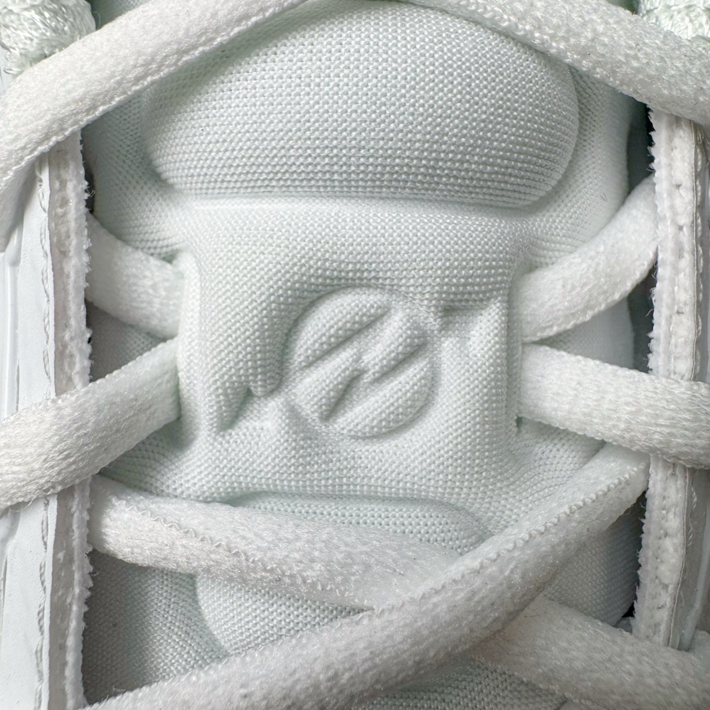 图片[13]-＃灭世纯原 NK ZOOM GT CUT 1 低帮实战篮球鞋 CZ0176-106 历时三月调试 完美版型独家呈现 独家革新四层加厚复合鞋面 鞋面强度及支撑性能秒杀市场尝鲜纯原 独家内置高韧性TPU抗扭片 尝鲜纯原无抗扭片 原厂ZOOM 配套工艺气垫 澎湃脚感上脚可鉴 区分市场假气垫 低气压气垫 大底正确拼接式SWOOSH图案 区分市场一体式贴膜 原厂REACT中底发泡模具 前掌纹路极其立体 防滑性能优异 实战出真知 历经多位圈内大神实战测试 尺码：39 40 40.5 41 42 42.5 43 44 44.5 45 46-选品中心