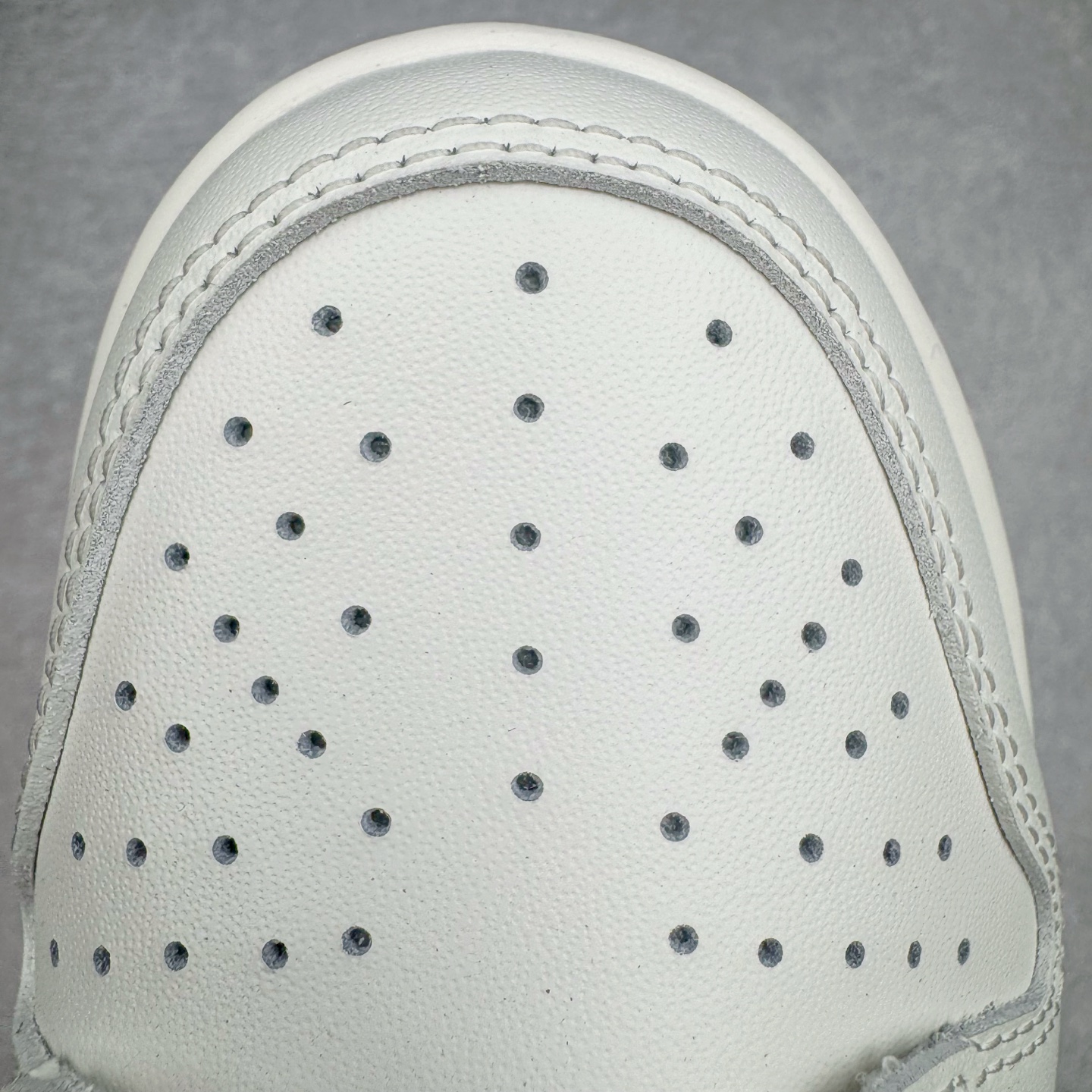 图片[16]-＃YC纯原 NK Dunk Low 桃之夭夭 WP0212-015 当夏风佛过针脚，Swoosh 便成了枝头颤巍巍的绯色。鞋舌似捧住月光，后跟烙下一颗未成熟的甜，奶白皮革呼吸着，似初融的奶油河，每一步都踩碎柔雾，溅起满踝桃夭。奶白绸缎裹住足尖云朵，步履过处，皆有花瓣坠地。定制系列天花板 无原鞋不开发 全系列得物原鞋一比一校对开发 配色持续更新中 终端对接 优势输出 全套原厂楦头原纸板数据档案倾力打造 原汁原味莞产 极致还原 圈内最强针车工艺 高端零售指定版 广东原厂配套原盒原标 鞋盒分三个尺码段 原厂冲刀 超高清洁度 全鞋零毛边皮料切割 采用原厂百宏鞋带以及原厂百宏织唛舌标 内标可供原厂几率过验 进口原装条纹中底布 四线拉帮白色点胶 原厂拉帮手法遵循公司 原厂电绣 极致还原 尺码：36 36.5 37.5 38 38.5 39 40 40.5 41 42 42.5 43 44 44.5 45 46-选品中心