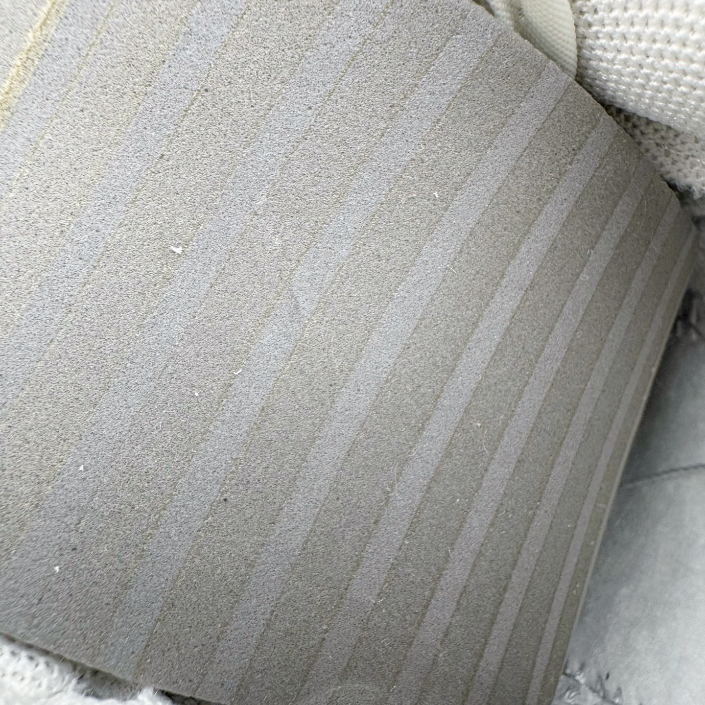 图片[12]-＃YC纯原 NK Dunk Low 桃之夭夭 WP0212-015 当夏风佛过针脚，Swoosh 便成了枝头颤巍巍的绯色。鞋舌似捧住月光，后跟烙下一颗未成熟的甜，奶白皮革呼吸着，似初融的奶油河，每一步都踩碎柔雾，溅起满踝桃夭。奶白绸缎裹住足尖云朵，步履过处，皆有花瓣坠地。定制系列天花板 无原鞋不开发 全系列得物原鞋一比一校对开发 配色持续更新中 终端对接 优势输出 全套原厂楦头原纸板数据档案倾力打造 原汁原味莞产 极致还原 圈内最强针车工艺 高端零售指定版 广东原厂配套原盒原标 鞋盒分三个尺码段 原厂冲刀 超高清洁度 全鞋零毛边皮料切割 采用原厂百宏鞋带以及原厂百宏织唛舌标 内标可供原厂几率过验 进口原装条纹中底布 四线拉帮白色点胶 原厂拉帮手法遵循公司 原厂电绣 极致还原 尺码：36 36.5 37.5 38 38.5 39 40 40.5 41 42 42.5 43 44 44.5 45 46-选品中心