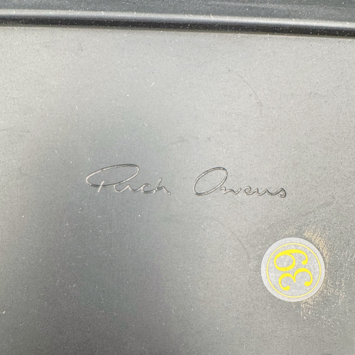 图片[17]-＃GD纯原 RICK OWENS/RO Megalace 瑞克欧文斯小牛皮 圆头套脚 休闲单鞋包头凉鞋 黑色 二级市场已经7K以上 平台客户随意卖四位数 RO广东原厂出品 纯原天花板 原版一比一复刻 冲正绝不翻车 还原度达到百分之98以上 原楦开发纸版版型 ZP拆解原版1：1复模裁片纸版 力求做到0错位 这样才能达到和zp一致的鞋型味道 采用进口cnc数控机床开发对版独家tpu奶香大底 区别于市场所有版本 zp同源全头层粒面小牛皮 达到和zp一致手感 原厂进口细纹布 万邦订购原厂高弹粉红色海绵 内里搭配软质细腻羊皮 TPU高密度大底 软硬度透光度高已经测试和原版一致 尺码：36 37 38 39 40 41 42 43 44 45 46-选品中心