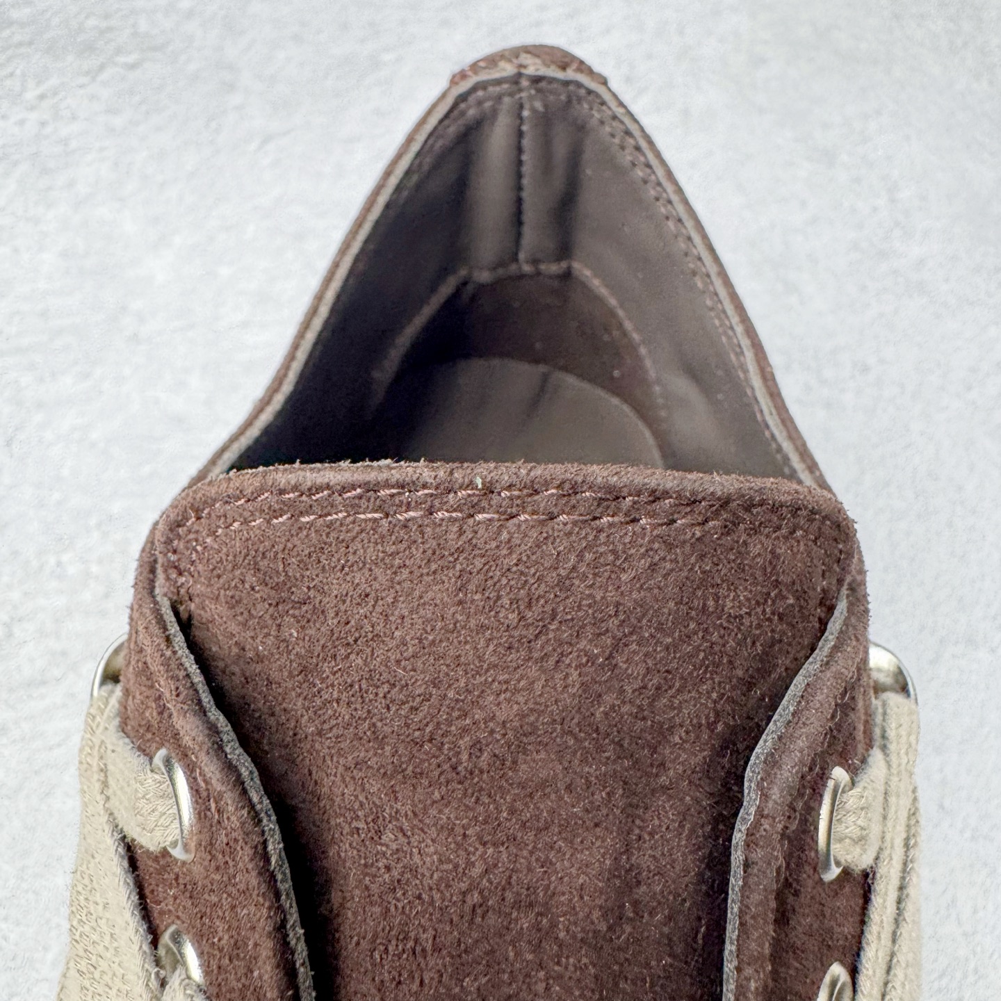 图片[17]-＃DG纯原 Rick Owens Edfu 瑞克·欧文斯低帮皮面时尚运动板鞋 黑棕疯狂绑带 二级市场已经7K以上 平台客户随意卖四位数 RO广东原厂出品 纯原天花板 原版一比一复刻 冲正绝不翻车 还原度达到百分之98以上 原楦开发纸版版型 ZP拆解原版1：1复模裁片纸版 力求做到0错位 这样才能达到和zp一致的鞋型味道 采用进口cnc数控机床开发对版独家tpu奶香大底 区别于市场所有版本 zp同源全头层粒面小牛皮 达到和zp一致手感 原厂进口细纹布 万邦订购原厂高弹粉红色海绵 内里搭配软质细腻羊皮 TPU高密度大底 软硬度透光度高已经测试和原版一致 尺码：36 37 38 39 40 41 42 43 44 45 46-选品中心