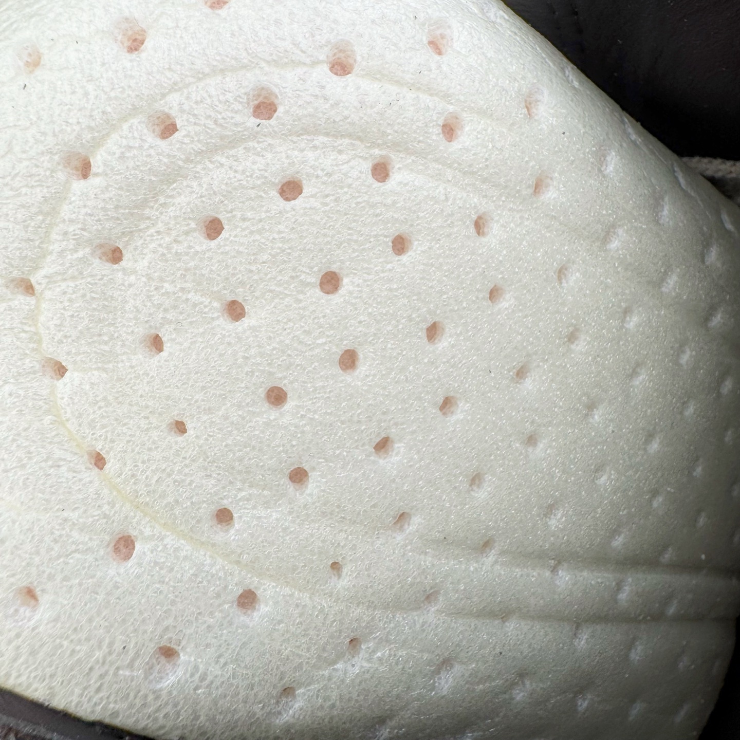 图片[22]-＃DG纯原 Rick Owens Edfu 瑞克·欧文斯低帮皮面时尚运动板鞋 黑棕疯狂绑带 二级市场已经7K以上 平台客户随意卖四位数 RO广东原厂出品 纯原天花板 原版一比一复刻 冲正绝不翻车 还原度达到百分之98以上 原楦开发纸版版型 ZP拆解原版1：1复模裁片纸版 力求做到0错位 这样才能达到和zp一致的鞋型味道 采用进口cnc数控机床开发对版独家tpu奶香大底 区别于市场所有版本 zp同源全头层粒面小牛皮 达到和zp一致手感 原厂进口细纹布 万邦订购原厂高弹粉红色海绵 内里搭配软质细腻羊皮 TPU高密度大底 软硬度透光度高已经测试和原版一致 尺码：36 37 38 39 40 41 42 43 44 45 46-选品中心