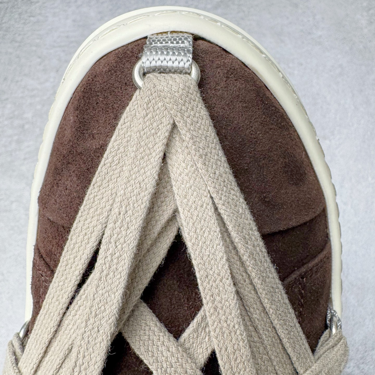 图片[15]-＃DG纯原 Rick Owens Edfu 瑞克·欧文斯低帮皮面时尚运动板鞋 黑棕疯狂绑带 二级市场已经7K以上 平台客户随意卖四位数 RO广东原厂出品 纯原天花板 原版一比一复刻 冲正绝不翻车 还原度达到百分之98以上 原楦开发纸版版型 ZP拆解原版1：1复模裁片纸版 力求做到0错位 这样才能达到和zp一致的鞋型味道 采用进口cnc数控机床开发对版独家tpu奶香大底 区别于市场所有版本 zp同源全头层粒面小牛皮 达到和zp一致手感 原厂进口细纹布 万邦订购原厂高弹粉红色海绵 内里搭配软质细腻羊皮 TPU高密度大底 软硬度透光度高已经测试和原版一致 尺码：36 37 38 39 40 41 42 43 44 45 46-选品中心