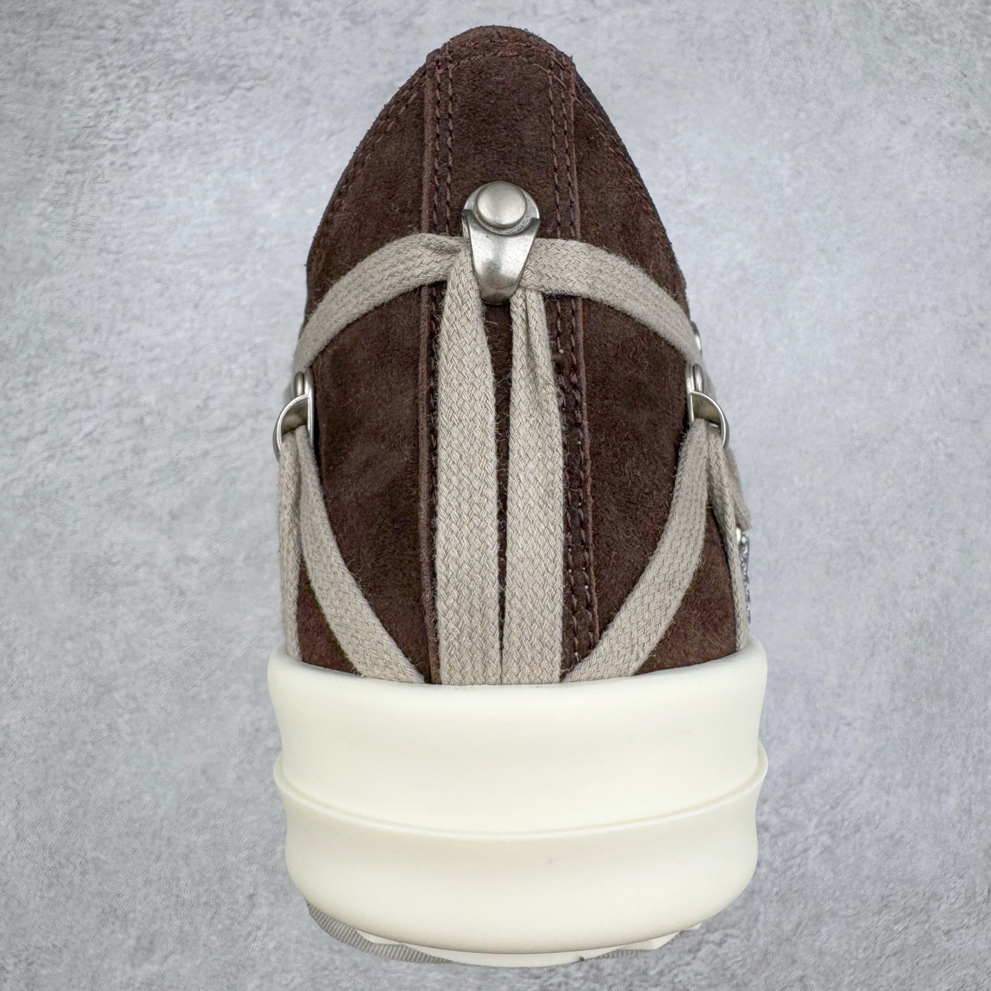 图片[8]-＃DG纯原 Rick Owens Edfu 瑞克·欧文斯低帮皮面时尚运动板鞋 黑棕疯狂绑带 二级市场已经7K以上 平台客户随意卖四位数 RO广东原厂出品 纯原天花板 原版一比一复刻 冲正绝不翻车 还原度达到百分之98以上 原楦开发纸版版型 ZP拆解原版1：1复模裁片纸版 力求做到0错位 这样才能达到和zp一致的鞋型味道 采用进口cnc数控机床开发对版独家tpu奶香大底 区别于市场所有版本 zp同源全头层粒面小牛皮 达到和zp一致手感 原厂进口细纹布 万邦订购原厂高弹粉红色海绵 内里搭配软质细腻羊皮 TPU高密度大底 软硬度透光度高已经测试和原版一致 尺码：36 37 38 39 40 41 42 43 44 45 46-选品中心