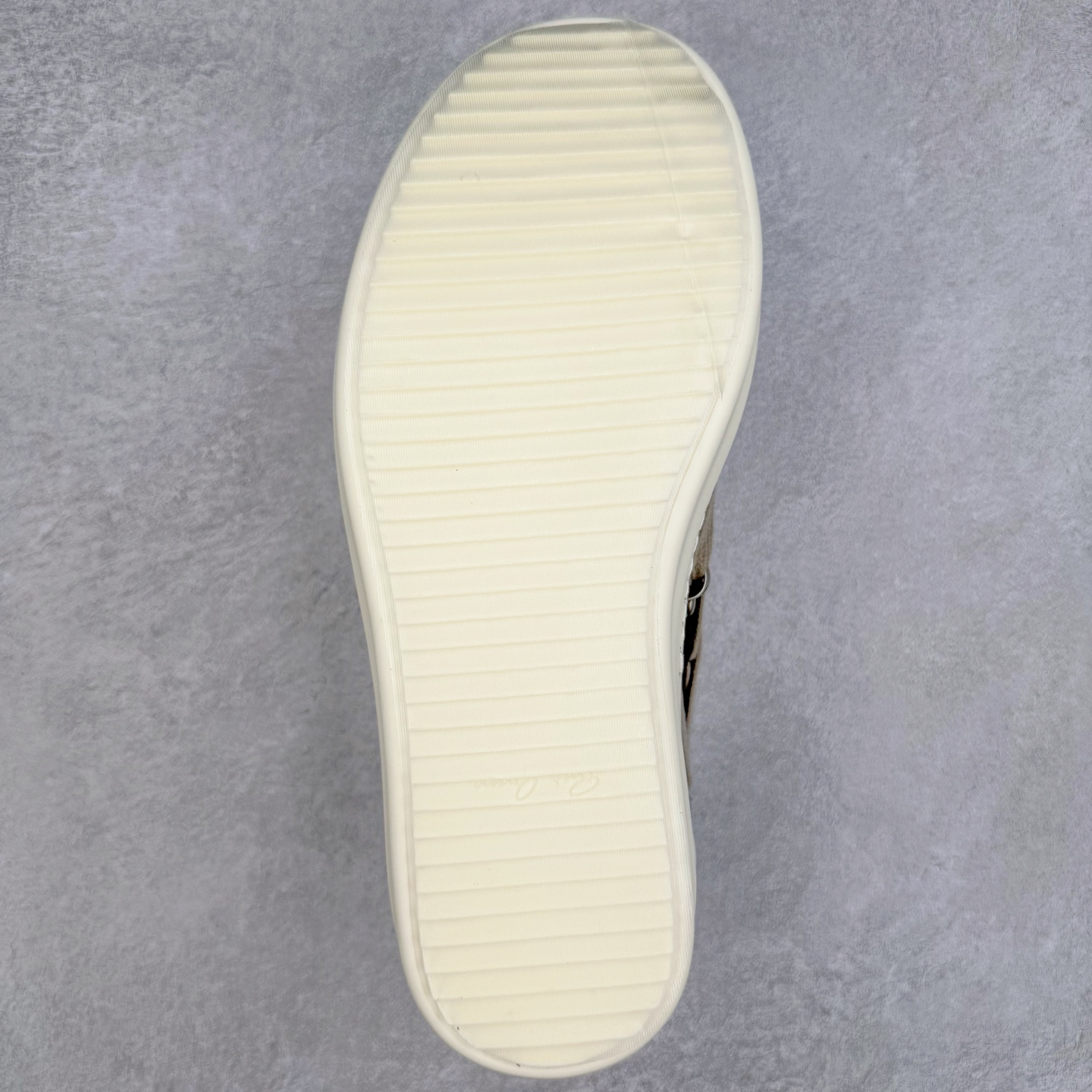 图片[9]-＃DG纯原 Rick Owens Edfu 瑞克·欧文斯低帮皮面时尚运动板鞋 黑棕疯狂绑带 二级市场已经7K以上 平台客户随意卖四位数 RO广东原厂出品 纯原天花板 原版一比一复刻 冲正绝不翻车 还原度达到百分之98以上 原楦开发纸版版型 ZP拆解原版1：1复模裁片纸版 力求做到0错位 这样才能达到和zp一致的鞋型味道 采用进口cnc数控机床开发对版独家tpu奶香大底 区别于市场所有版本 zp同源全头层粒面小牛皮 达到和zp一致手感 原厂进口细纹布 万邦订购原厂高弹粉红色海绵 内里搭配软质细腻羊皮 TPU高密度大底 软硬度透光度高已经测试和原版一致 尺码：36 37 38 39 40 41 42 43 44 45 46-选品中心